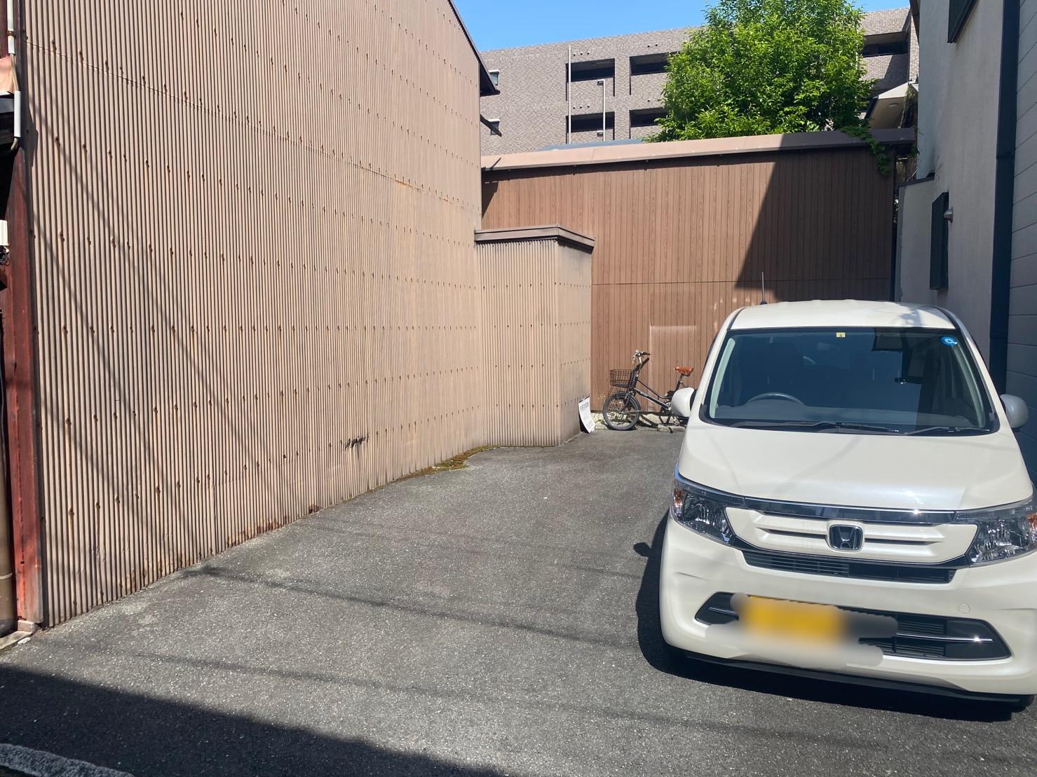 寺今町ガレージの外観・駐車場イメージ1枚目