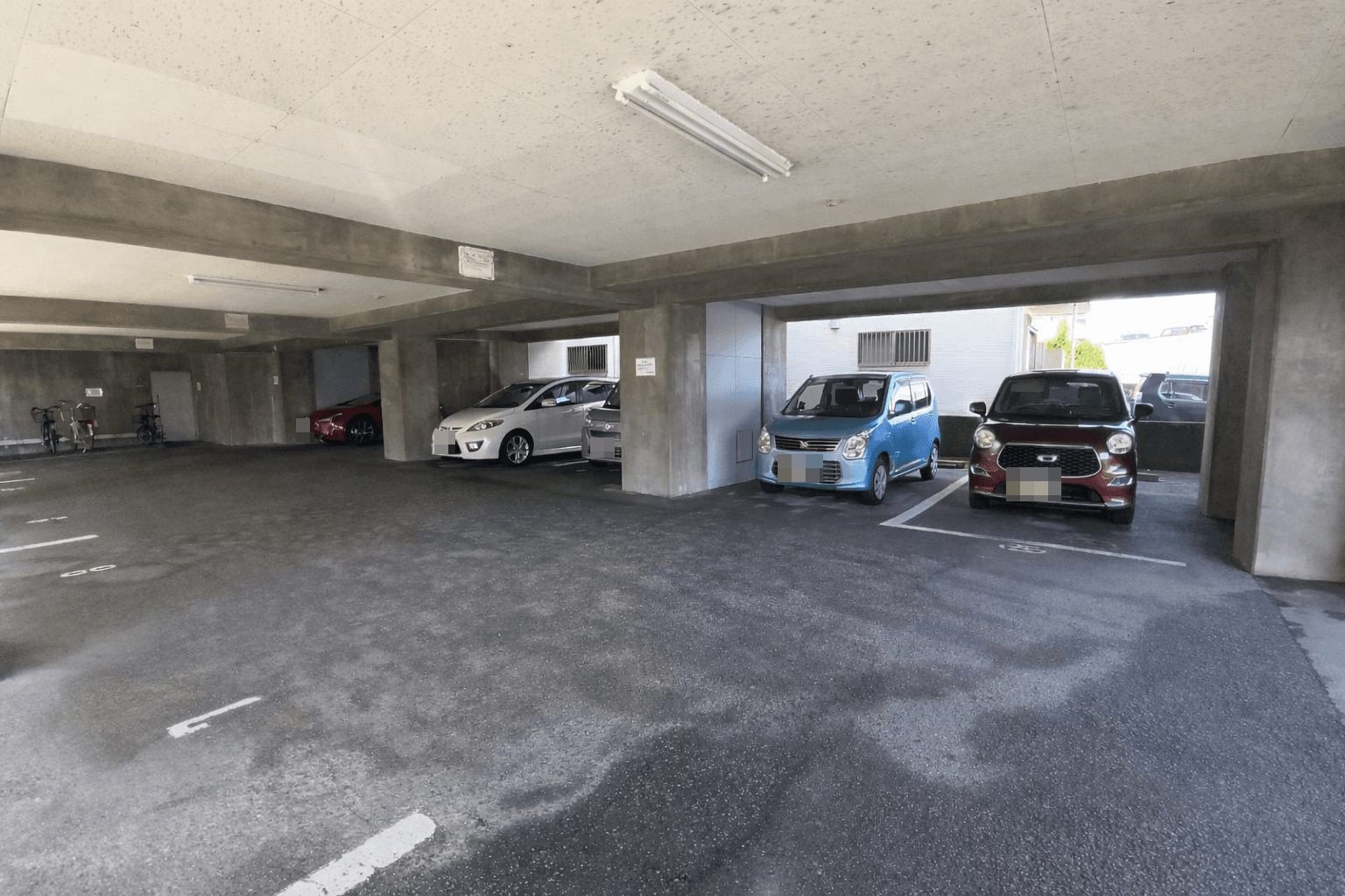 ルクソール安芸敷地内駐車場の外観・駐車場イメージ2枚目