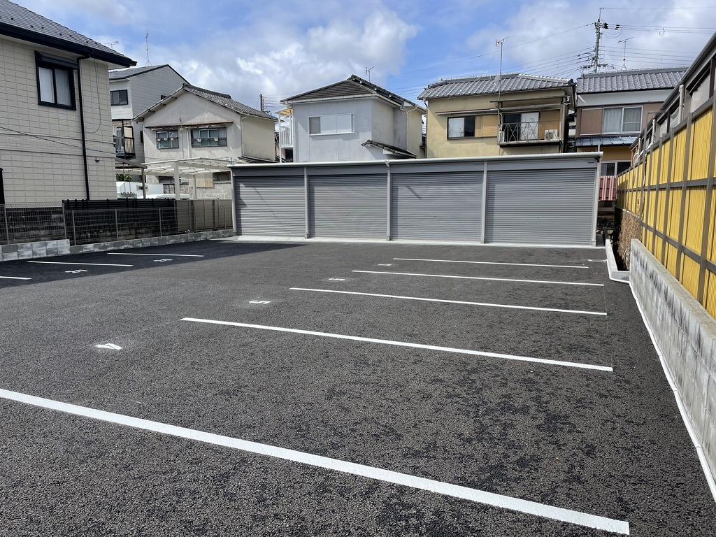 西野八幡田ガレージの外観・駐車場イメージ3枚目