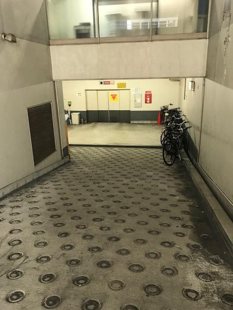 岡地株式会社大阪支店ビルの外観・駐車場イメージ1枚目