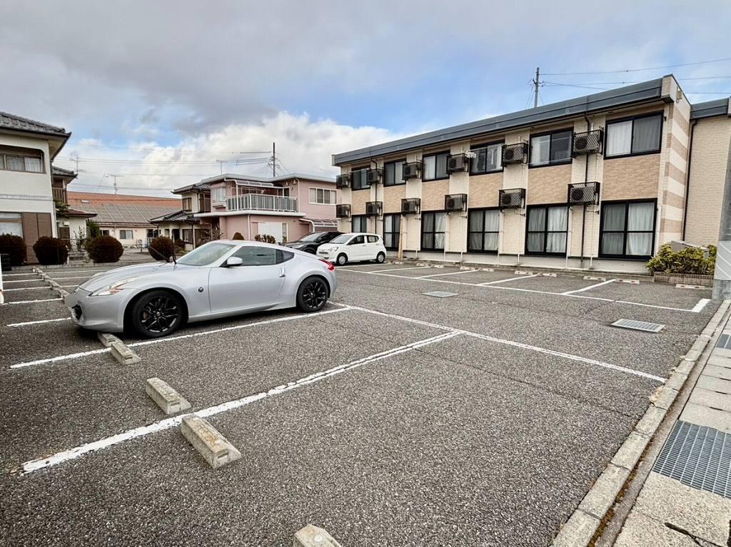 リファインド(37234)の外観・駐車場イメージ1枚目