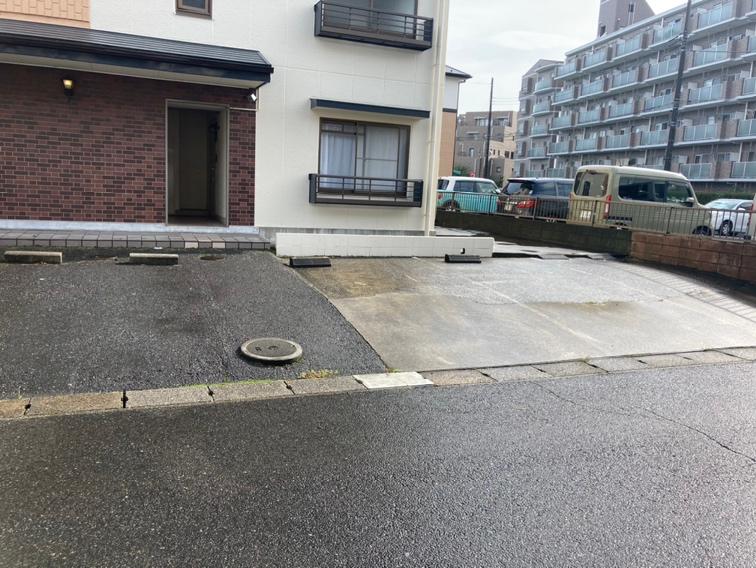 グランドエクセルの外観・駐車場イメージ1枚目