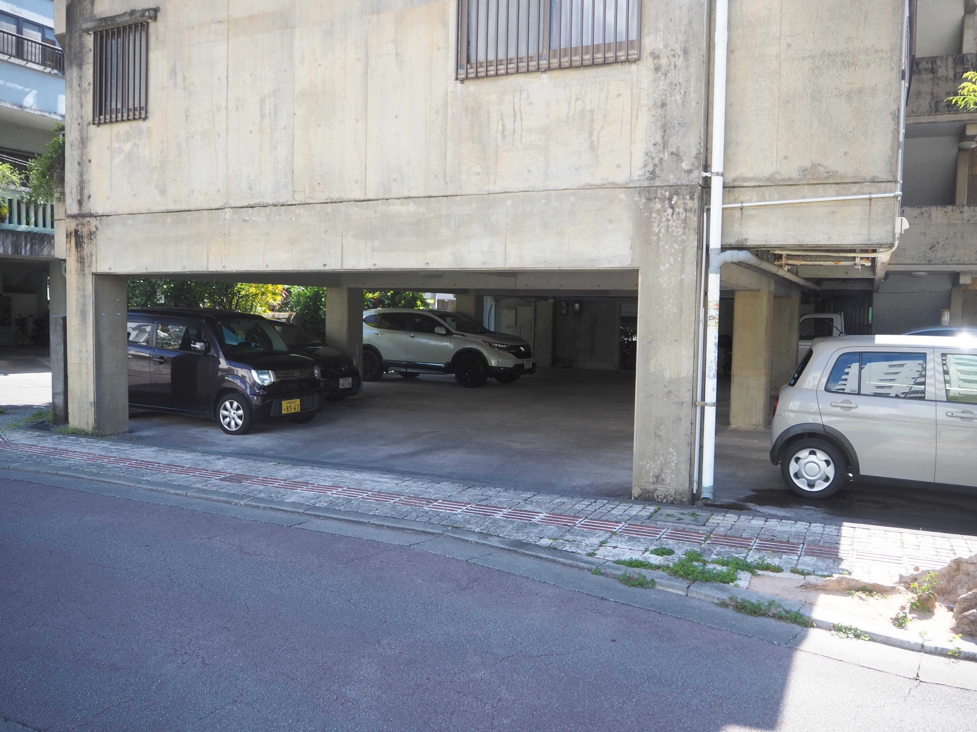 長門マンションの外観・駐車場イメージ2枚目