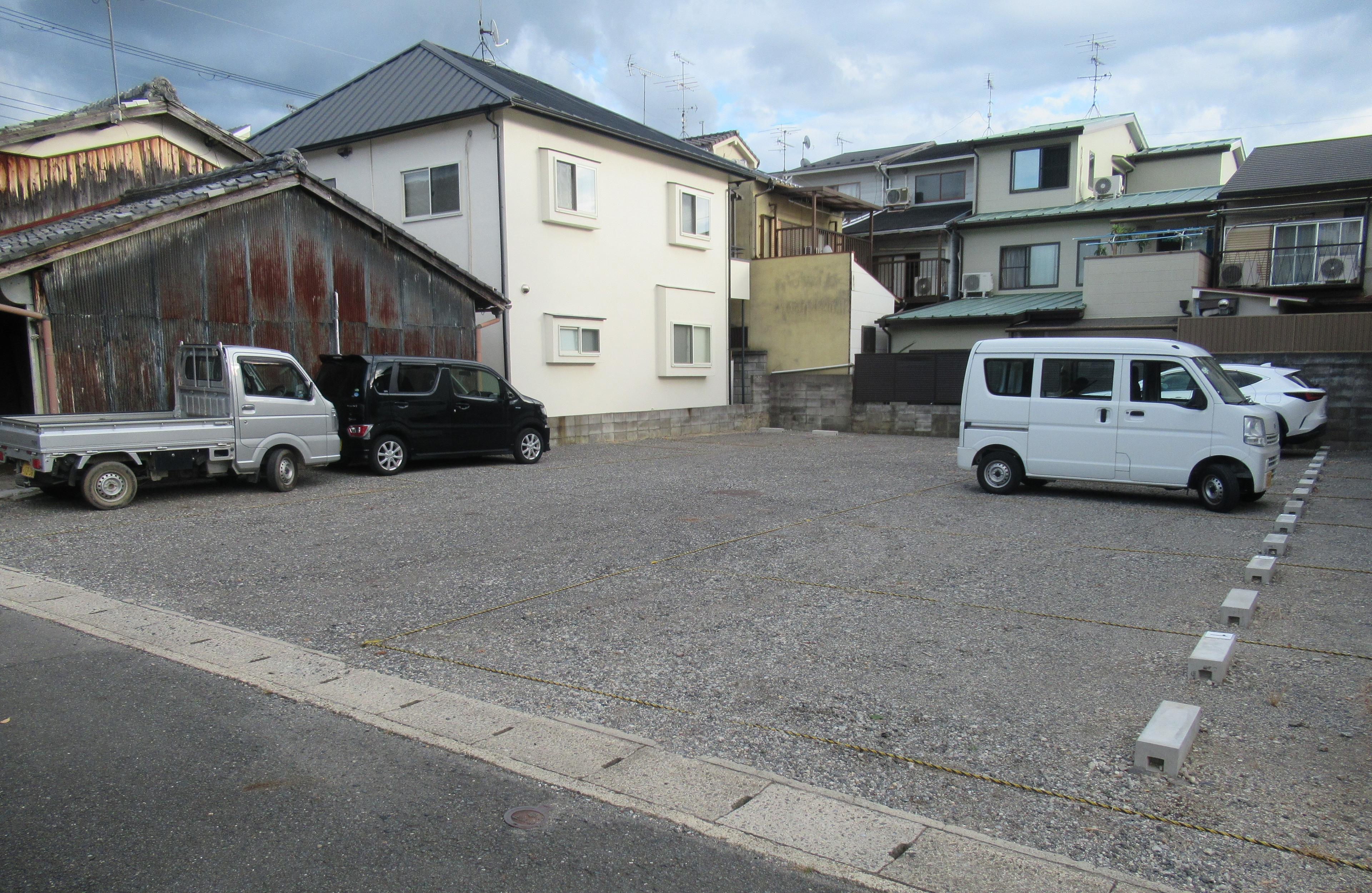 イマイガレージの外観・駐車場イメージ1枚目