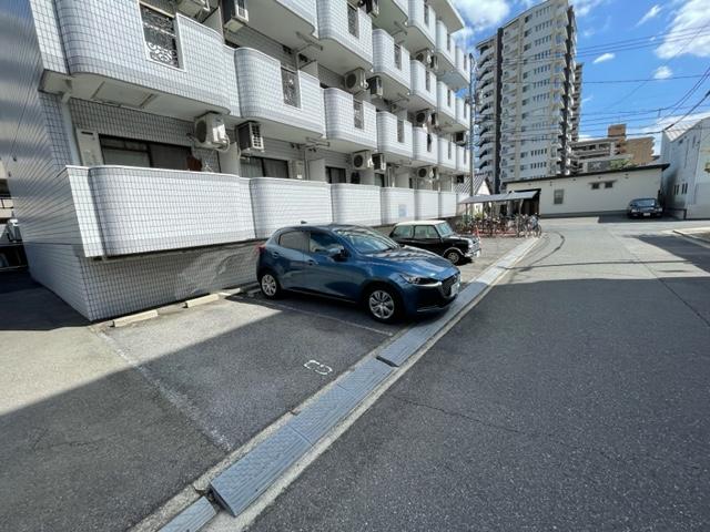 シャトー金口ガレージの外観・駐車場イメージ2枚目
