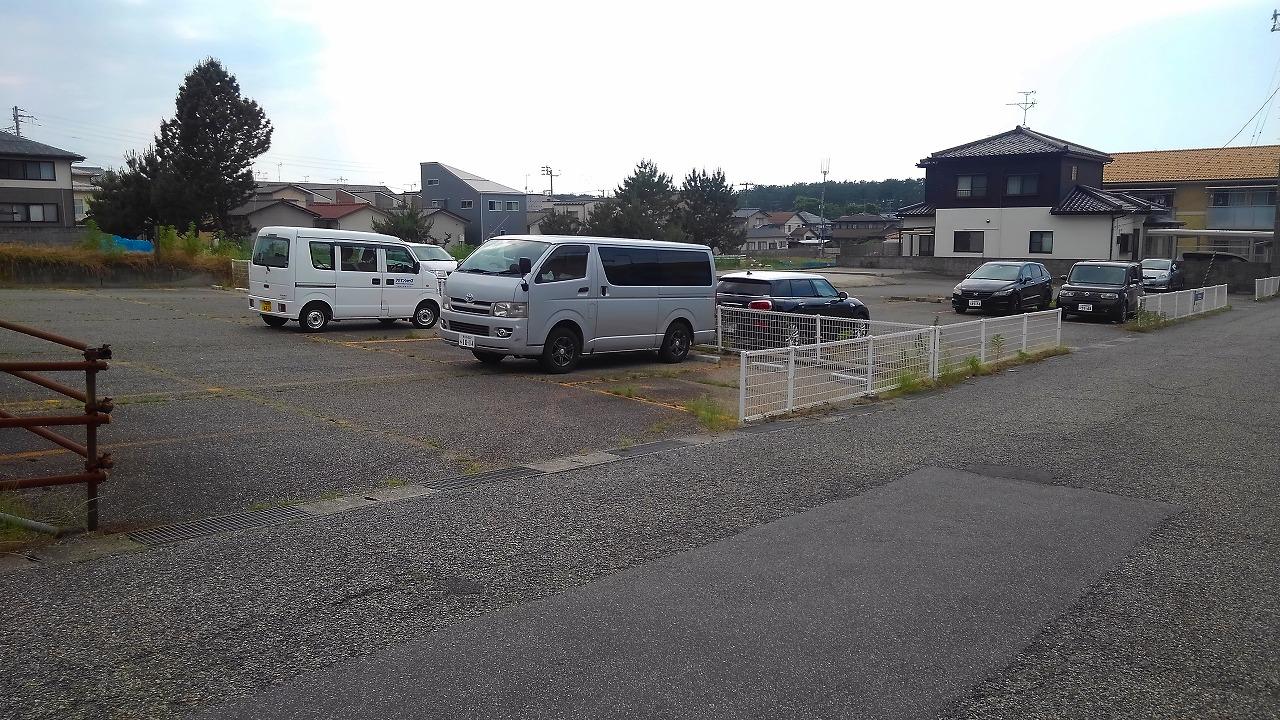 青山５（平山）駐車場の外観・駐車場イメージ2枚目