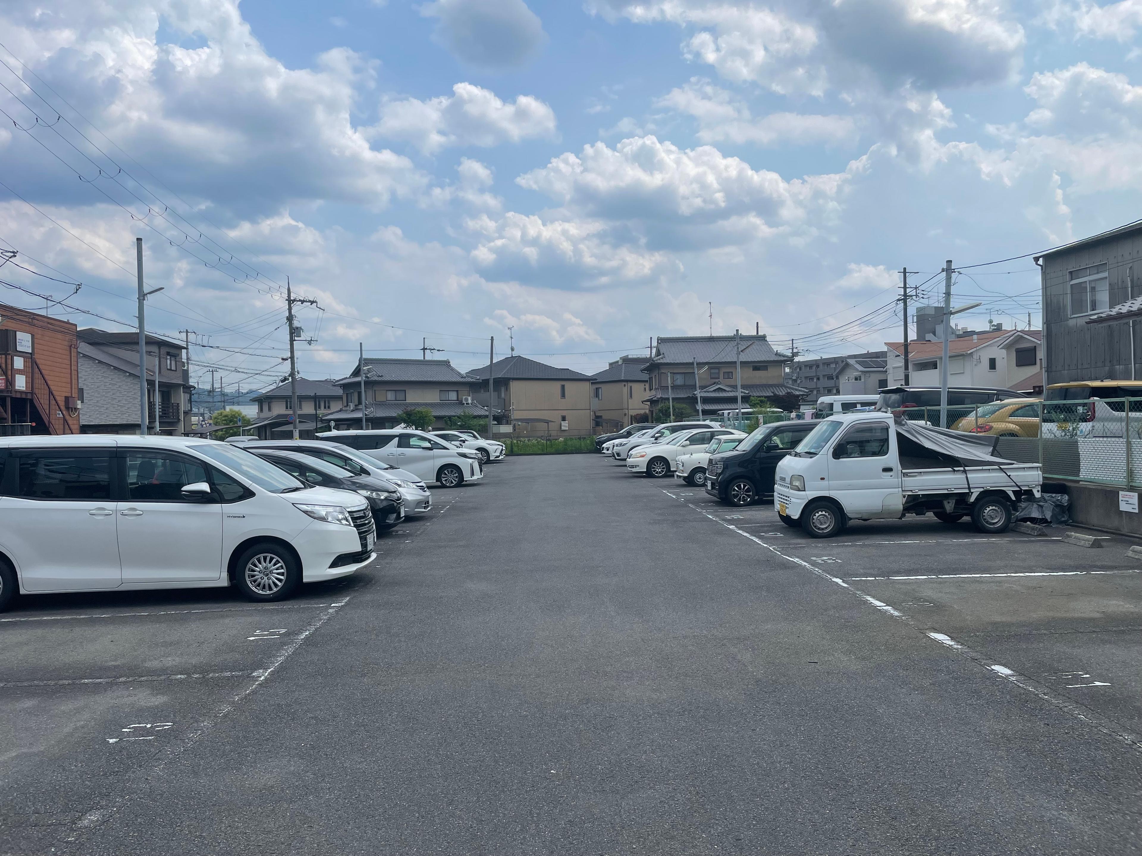 林（封シ川町）ガレージの外観・駐車場イメージ2枚目