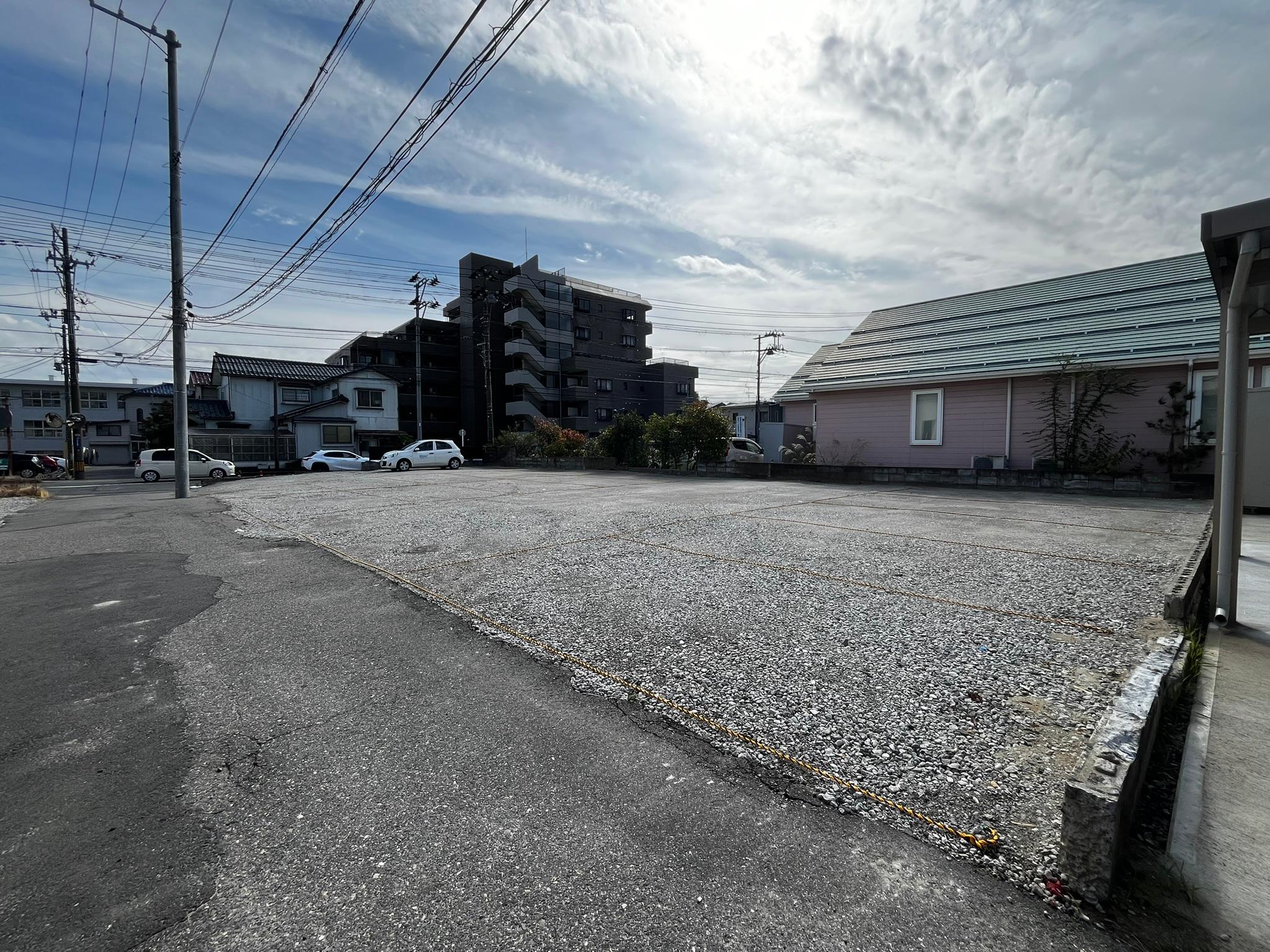 小針藤山駐車場の外観・駐車場イメージ2枚目