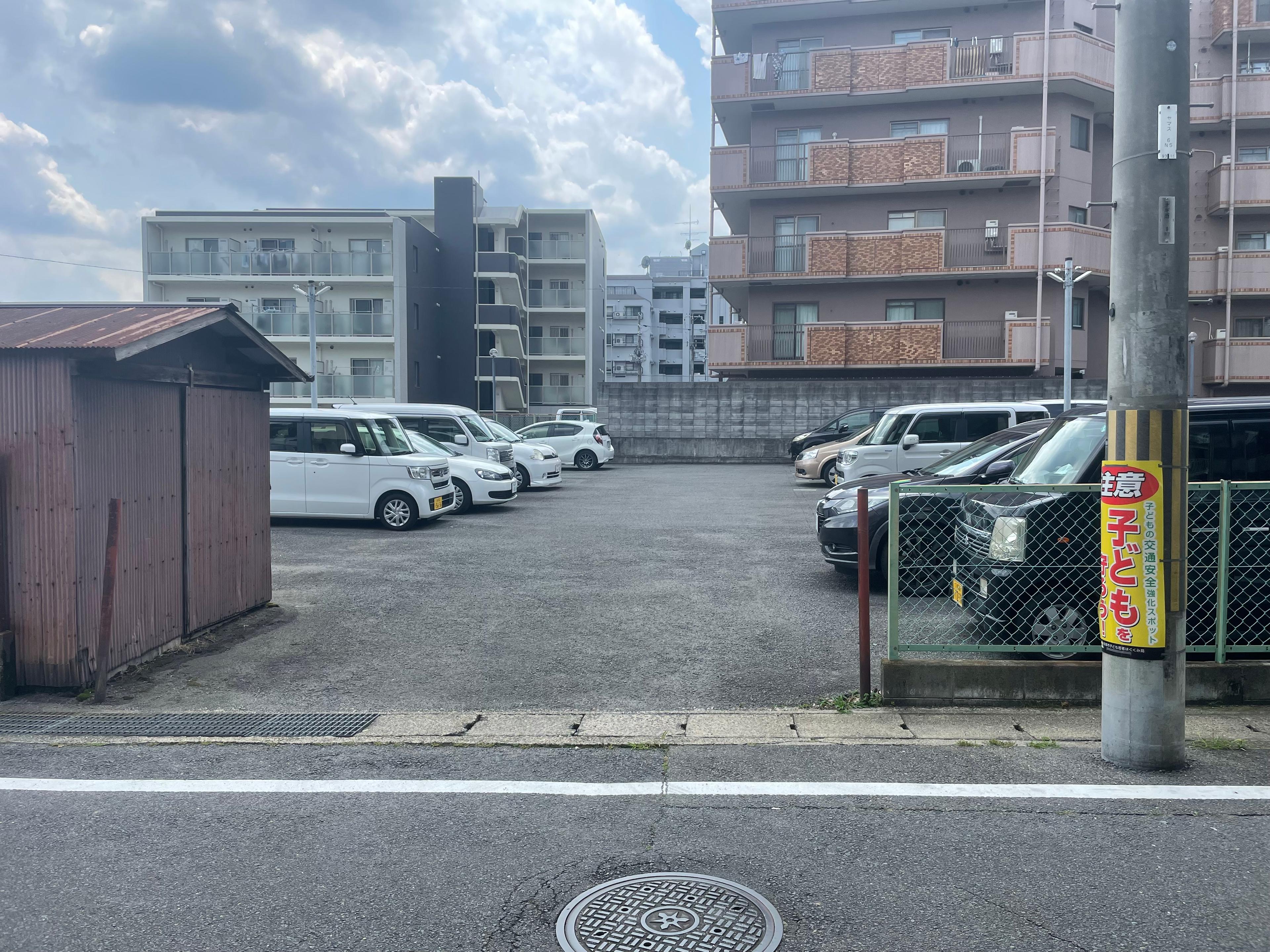 竹中ガレージの外観・駐車場イメージ2枚目