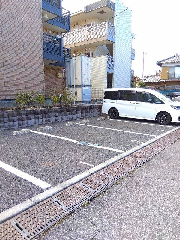 アルストロメリア(55463)の外観・駐車場イメージ1枚目
