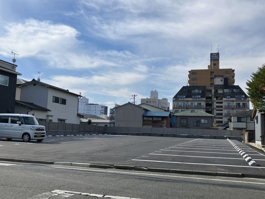 新川町11番駐車場の外観・駐車場イメージ1枚目