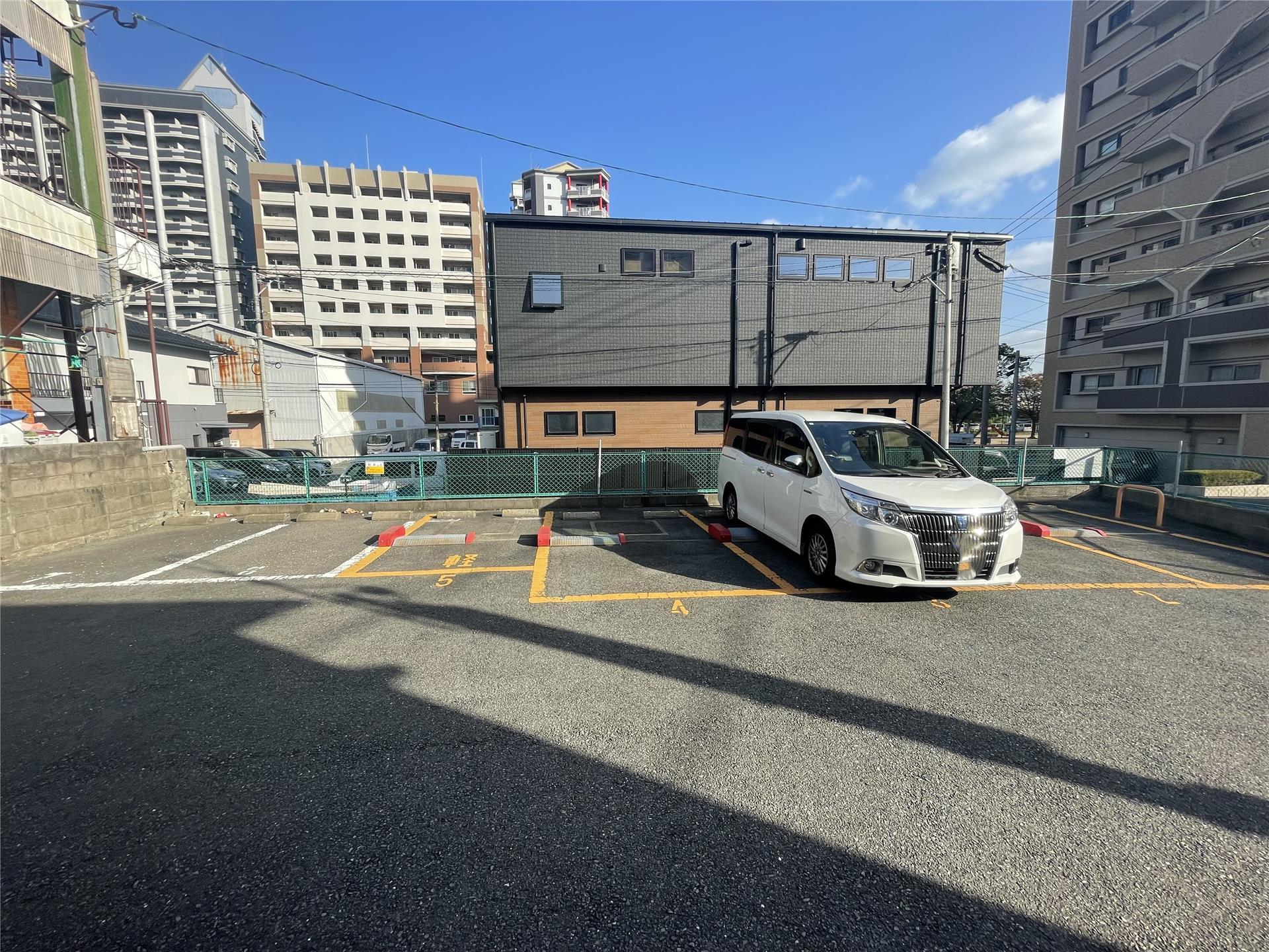 前田駐車場の外観・駐車場イメージ2枚目