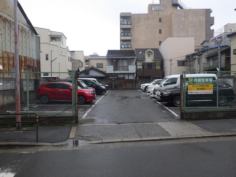 中本４丁目の外観・駐車場イメージ1枚目
