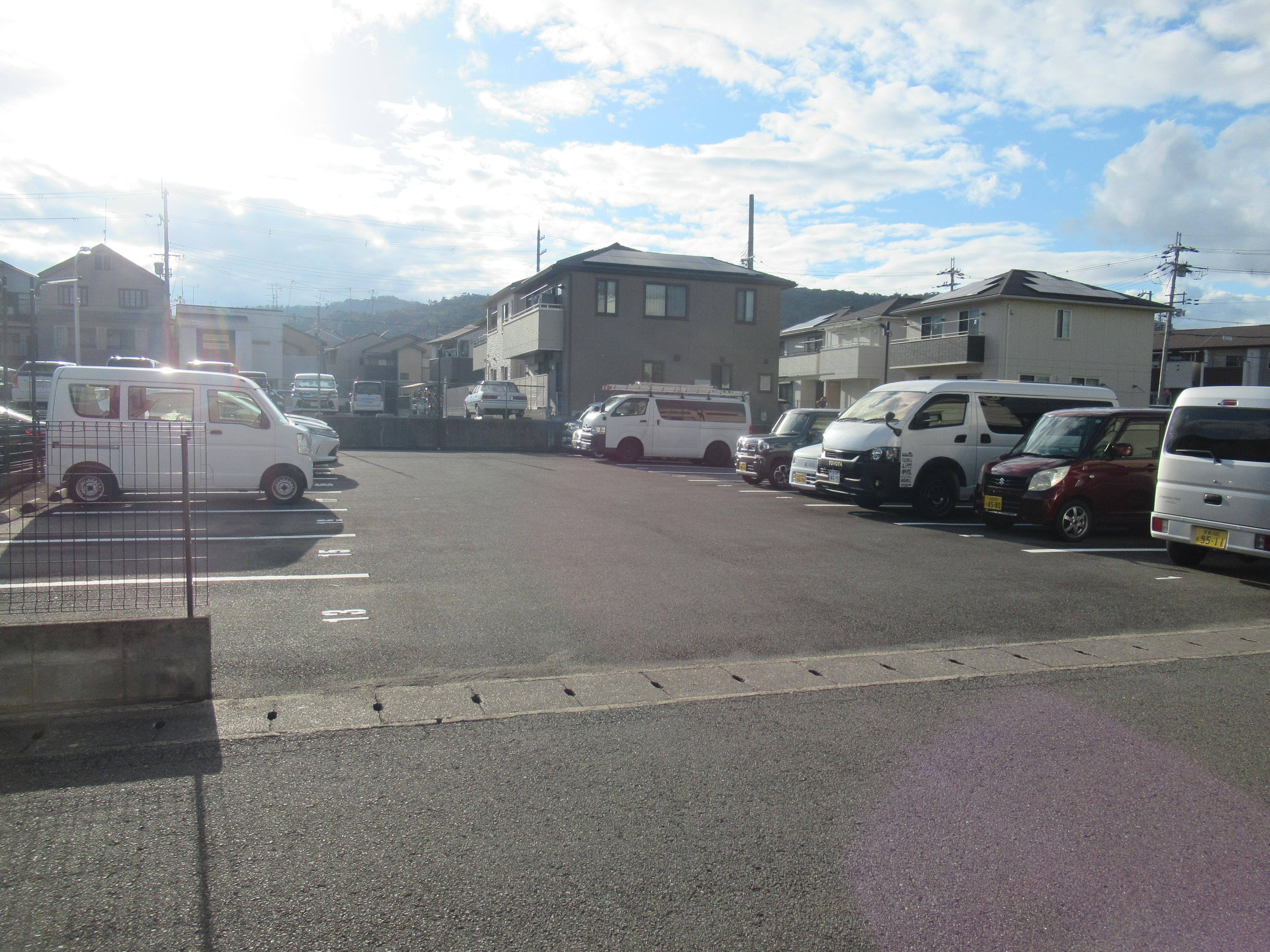 荒木ガレージの外観・駐車場イメージ2枚目