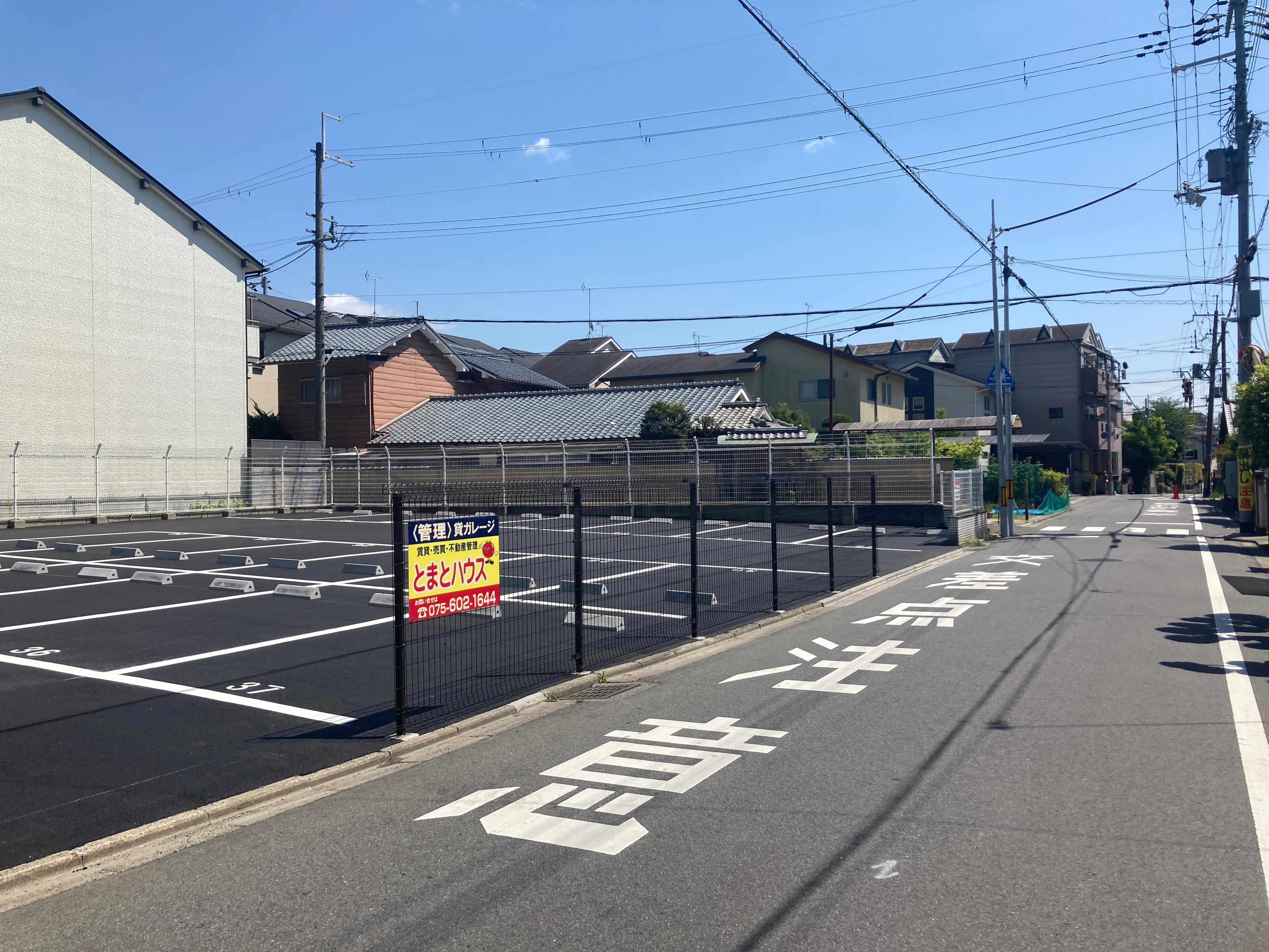 深草伊東第3ガレージの外観・駐車場イメージ1枚目