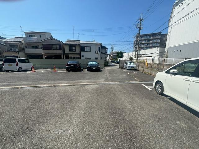 大八木（御正町）ガレージの外観・駐車場イメージ3枚目