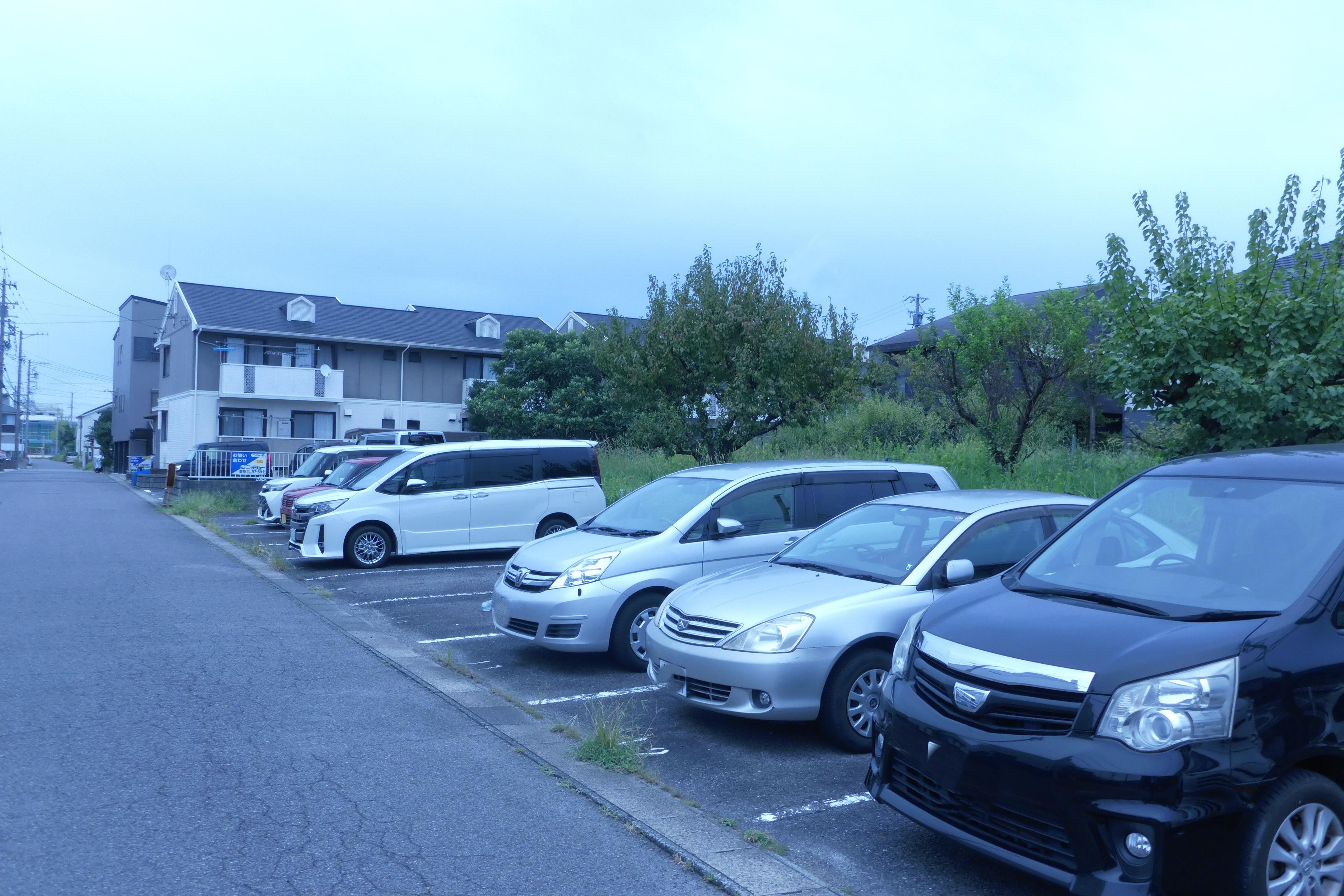 320013の外観・駐車場イメージ1枚目