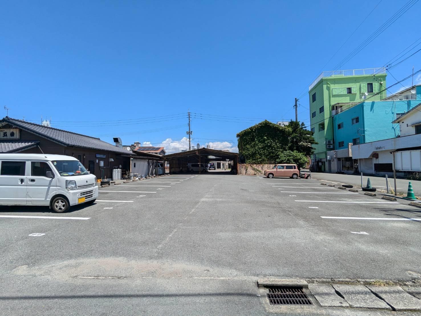 外山月極駐車場の外観・駐車場イメージ3枚目
