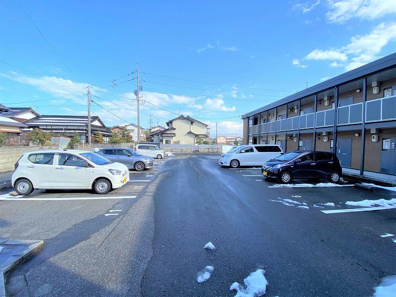 ＯＭＯＴＥ(24480)の外観・駐車場イメージ1枚目