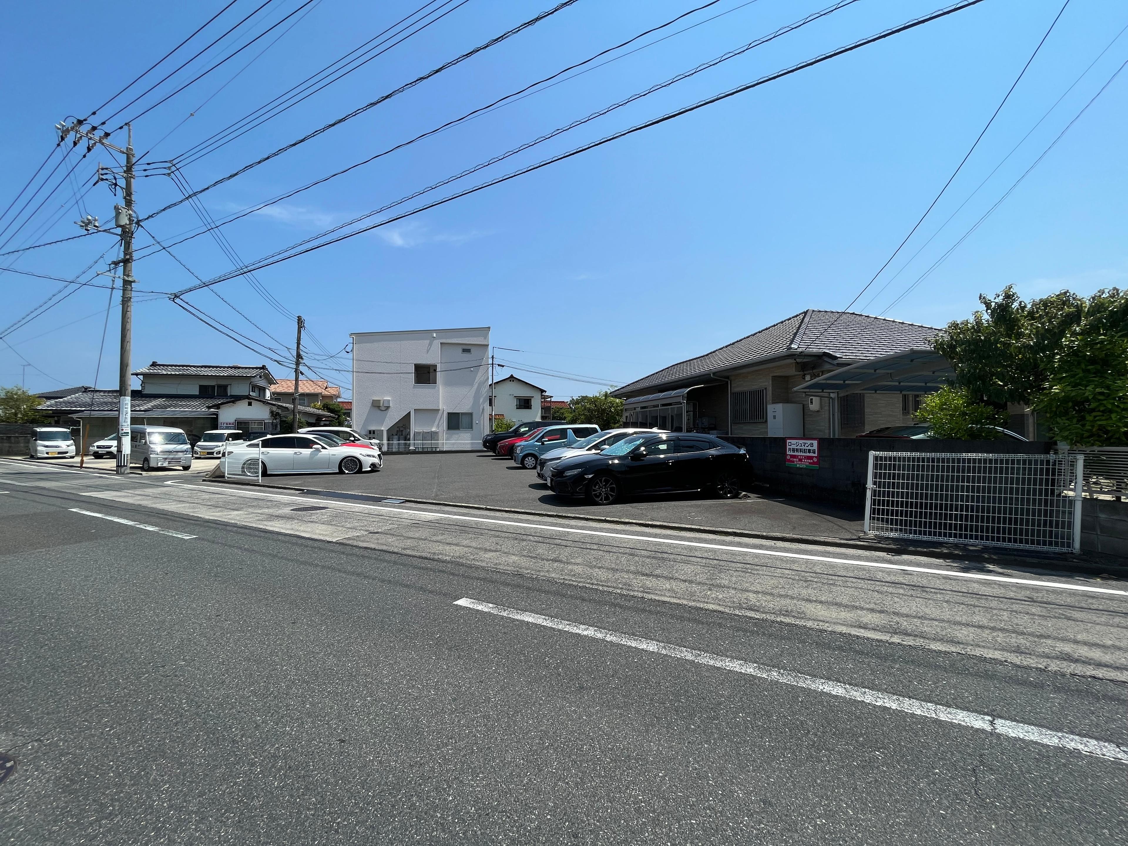 ロージュマンＢの外観・駐車場イメージ1枚目