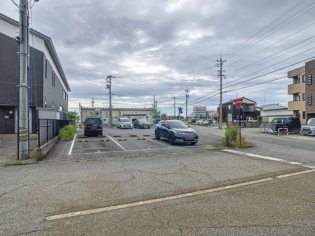 ローソン金沢問屋町一丁目店月極駐車場の外観・駐車場イメージ2枚目
