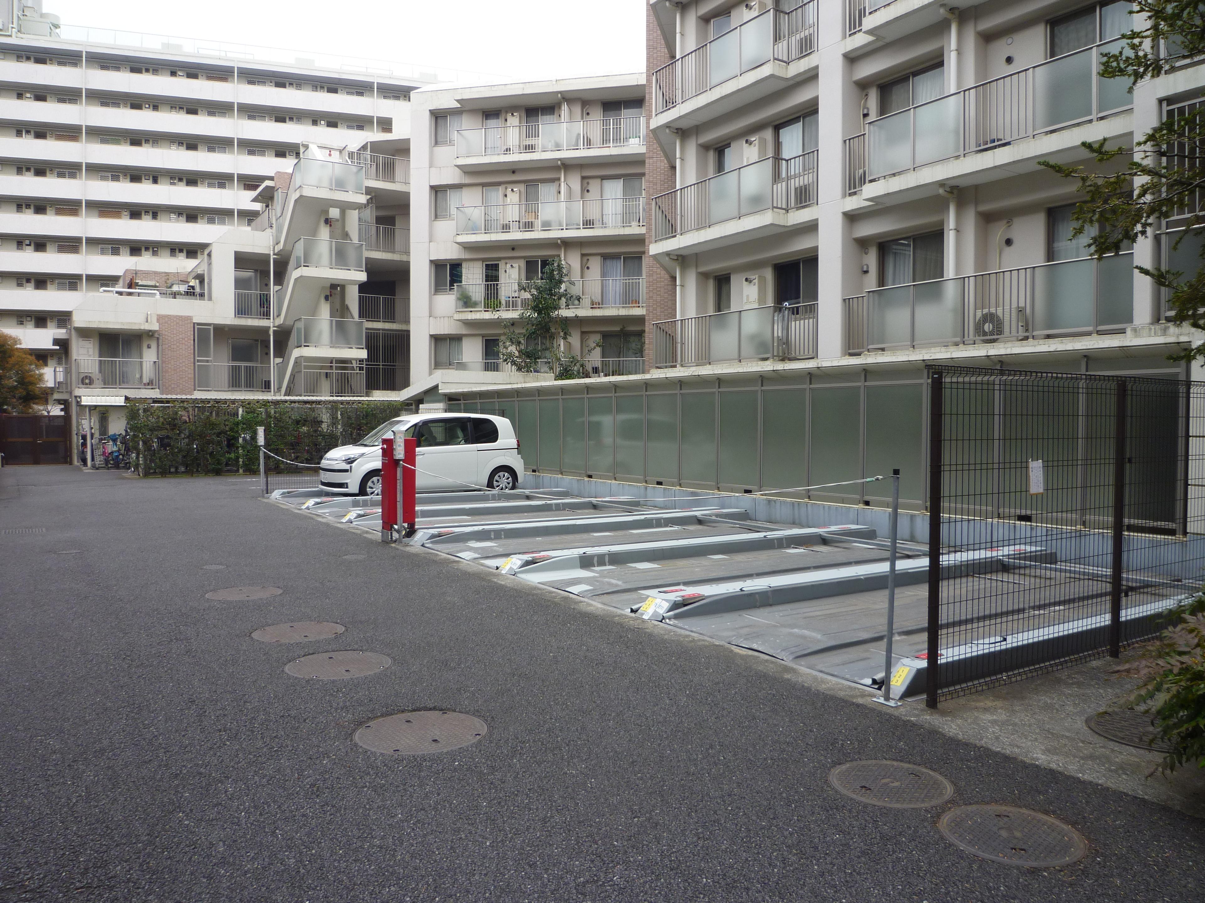 ｻﾝｳｯﾄﾞ新宿戸山ﾌﾗｯﾂ駐車場の外観・駐車場イメージ2枚目