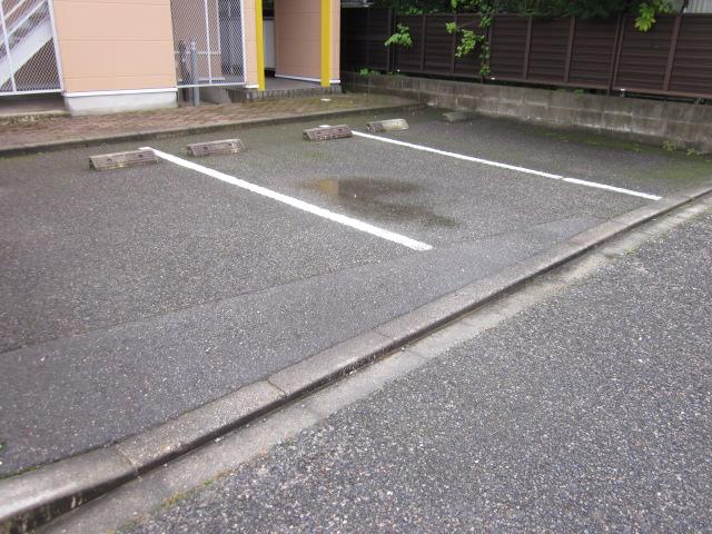 ＴＲＩＰＬＥＴ(14933)の外観・駐車場イメージ1枚目