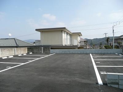青山パーキングの外観・駐車場イメージ2枚目