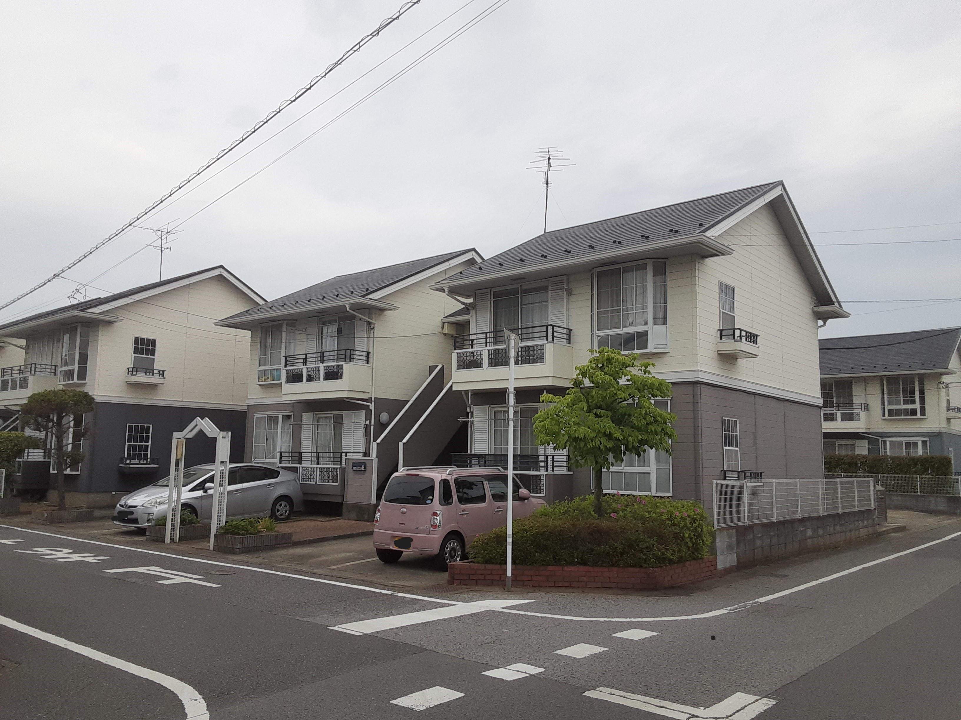 蓮田市西新宿2丁目（ニューインズ）の外観・駐車場イメージ1枚目