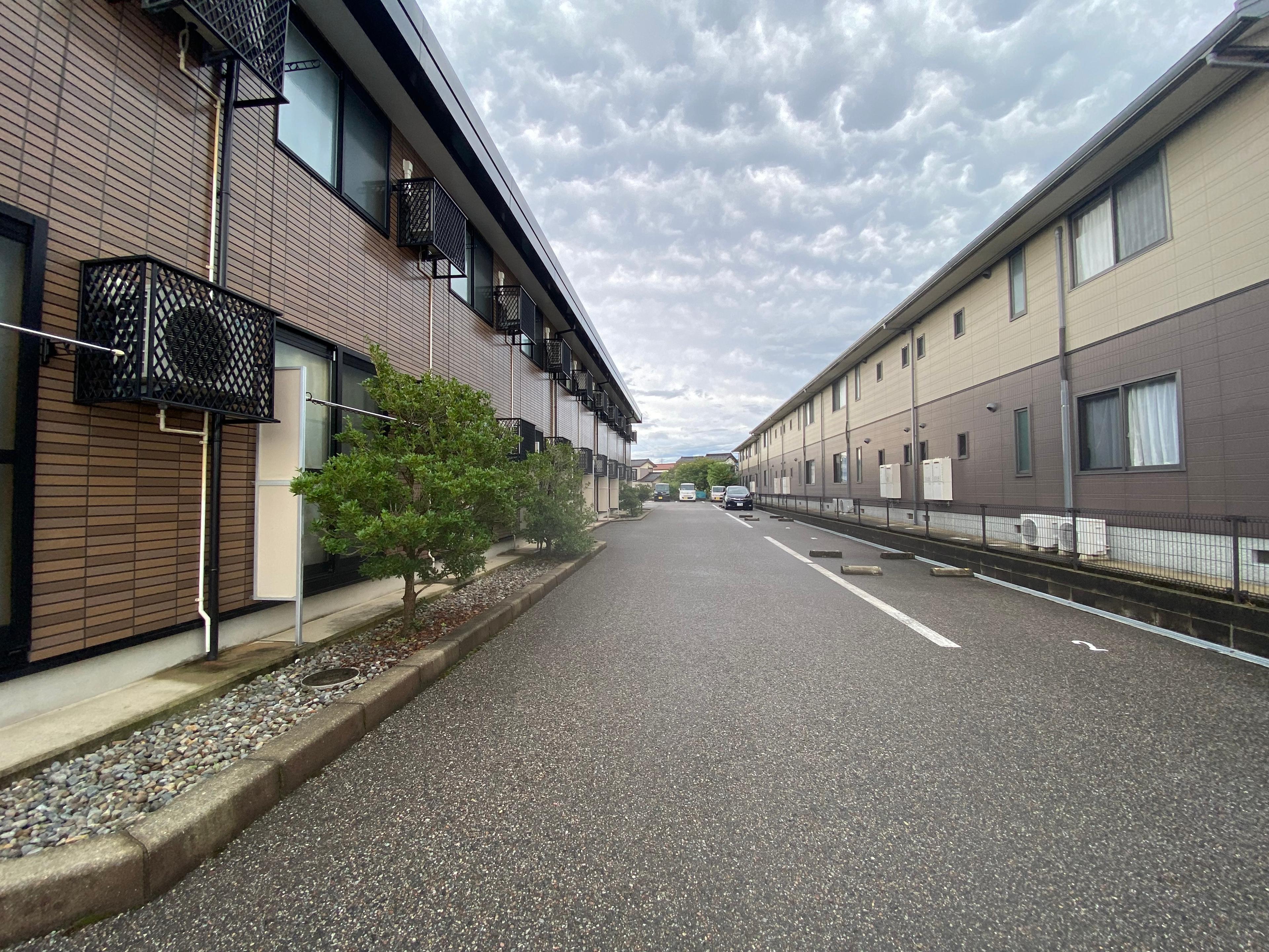 フレンドハイツ(39357)の外観・駐車場イメージ1枚目