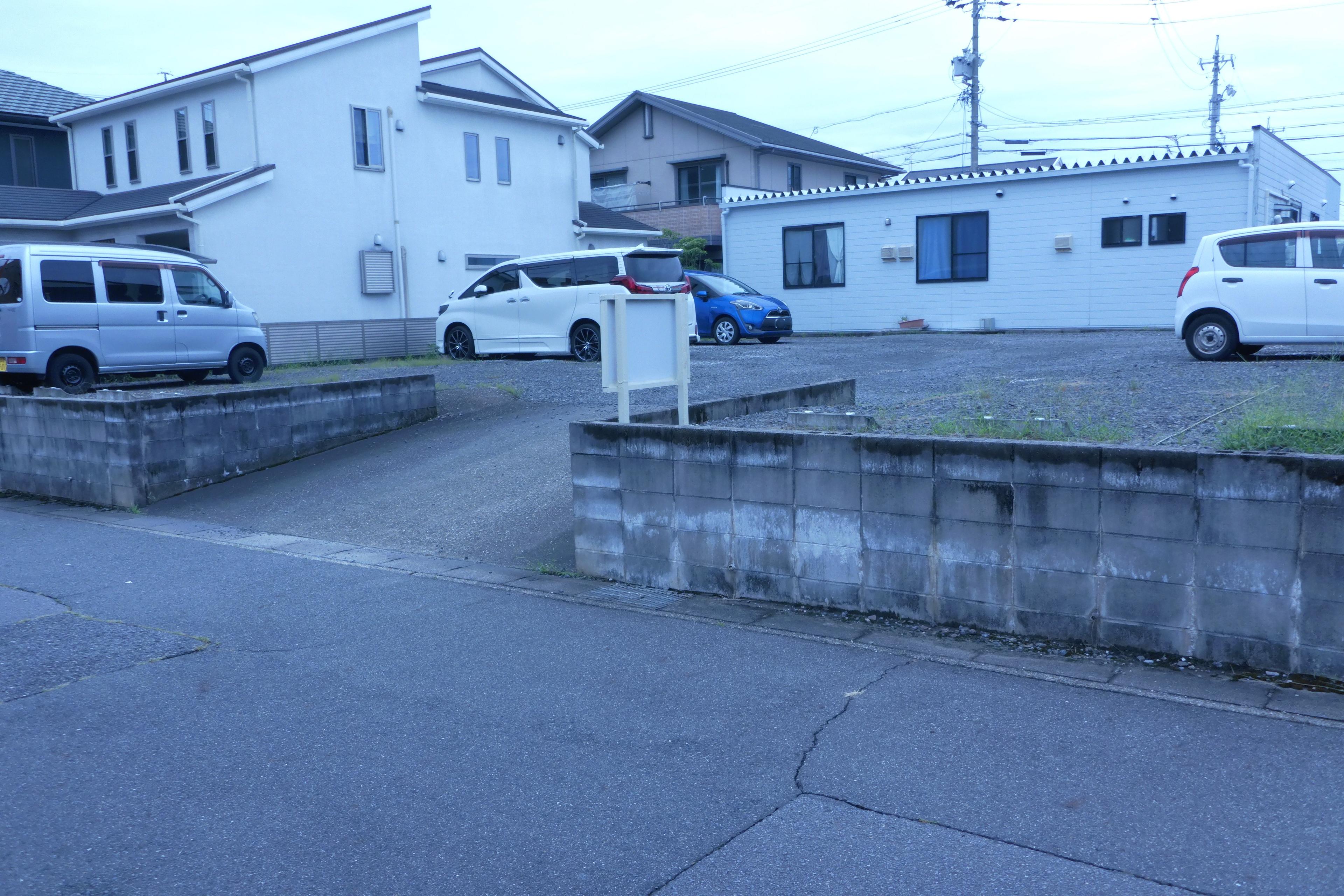 320037の外観・駐車場イメージ1枚目