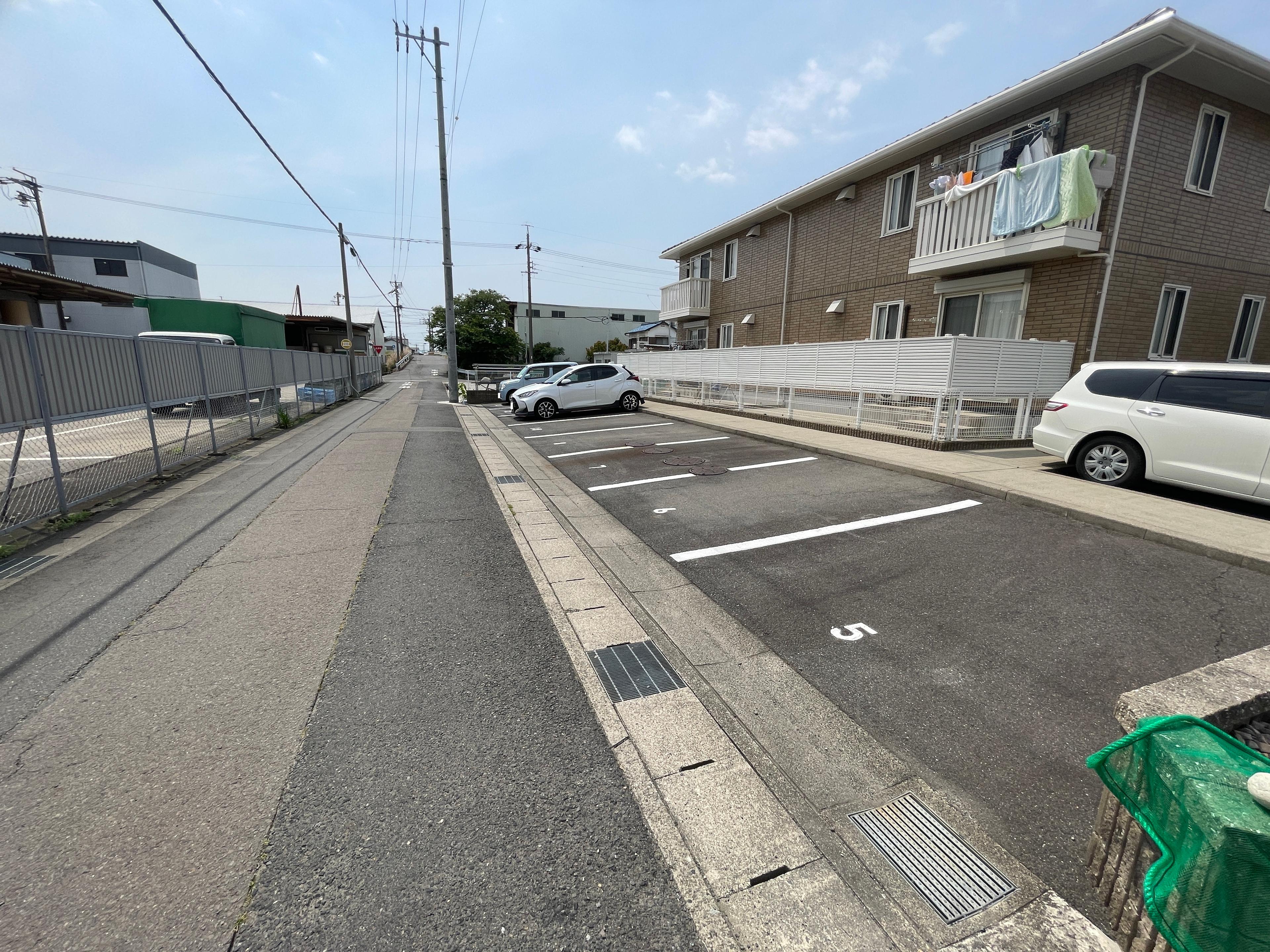 フラッツ登り戸駐車場の外観・駐車場イメージ2枚目