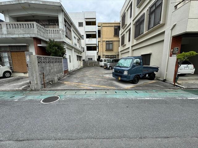 糸数駐車場の外観・駐車場イメージ2枚目