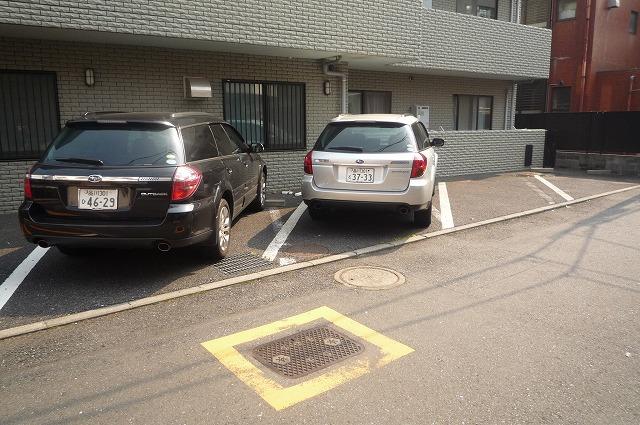 ラトレールデュボヌール駐車場の外観・駐車場イメージ2枚目