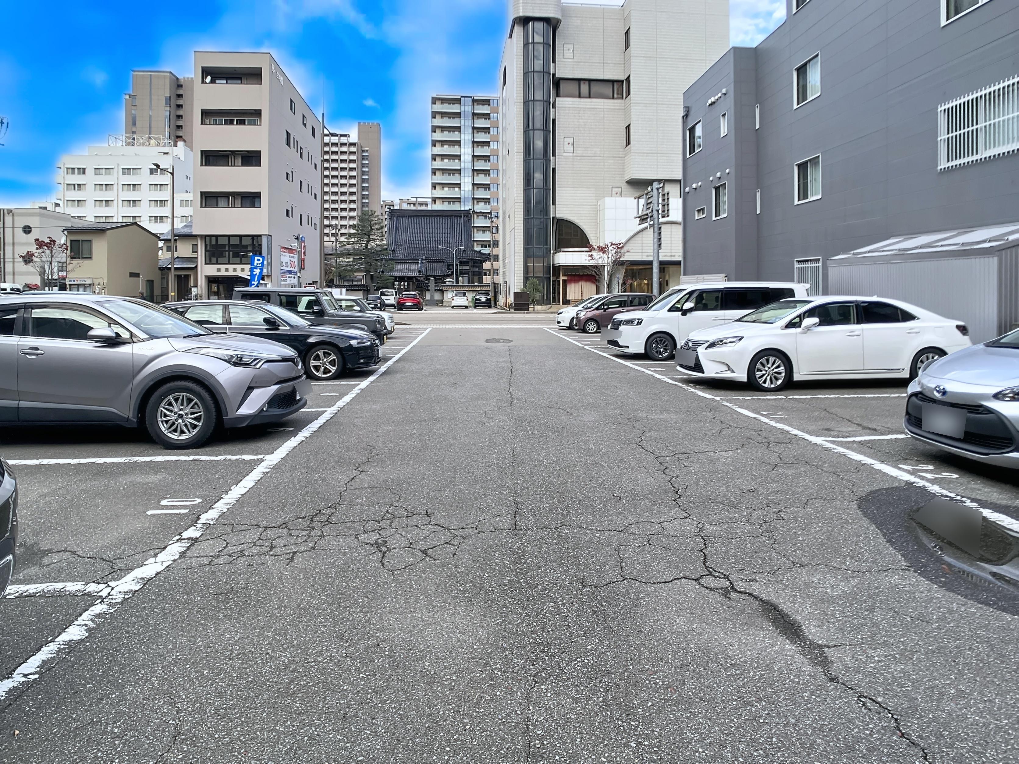 白銀パーキングの外観・駐車場イメージ1枚目