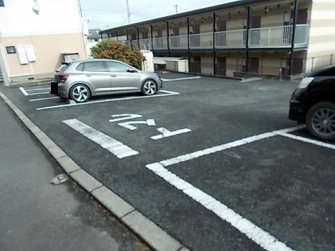 シャルマン(33166)の外観・駐車場イメージ1枚目