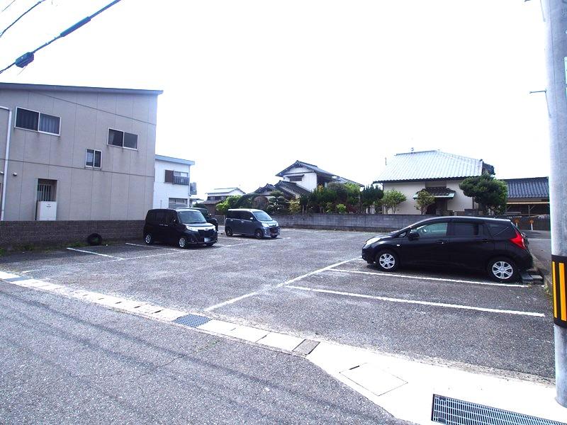 吉見新町2丁目駐車場の外観・駐車場イメージ1枚目