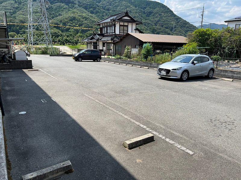 亀山南(36164)の外観・駐車場イメージ1枚目