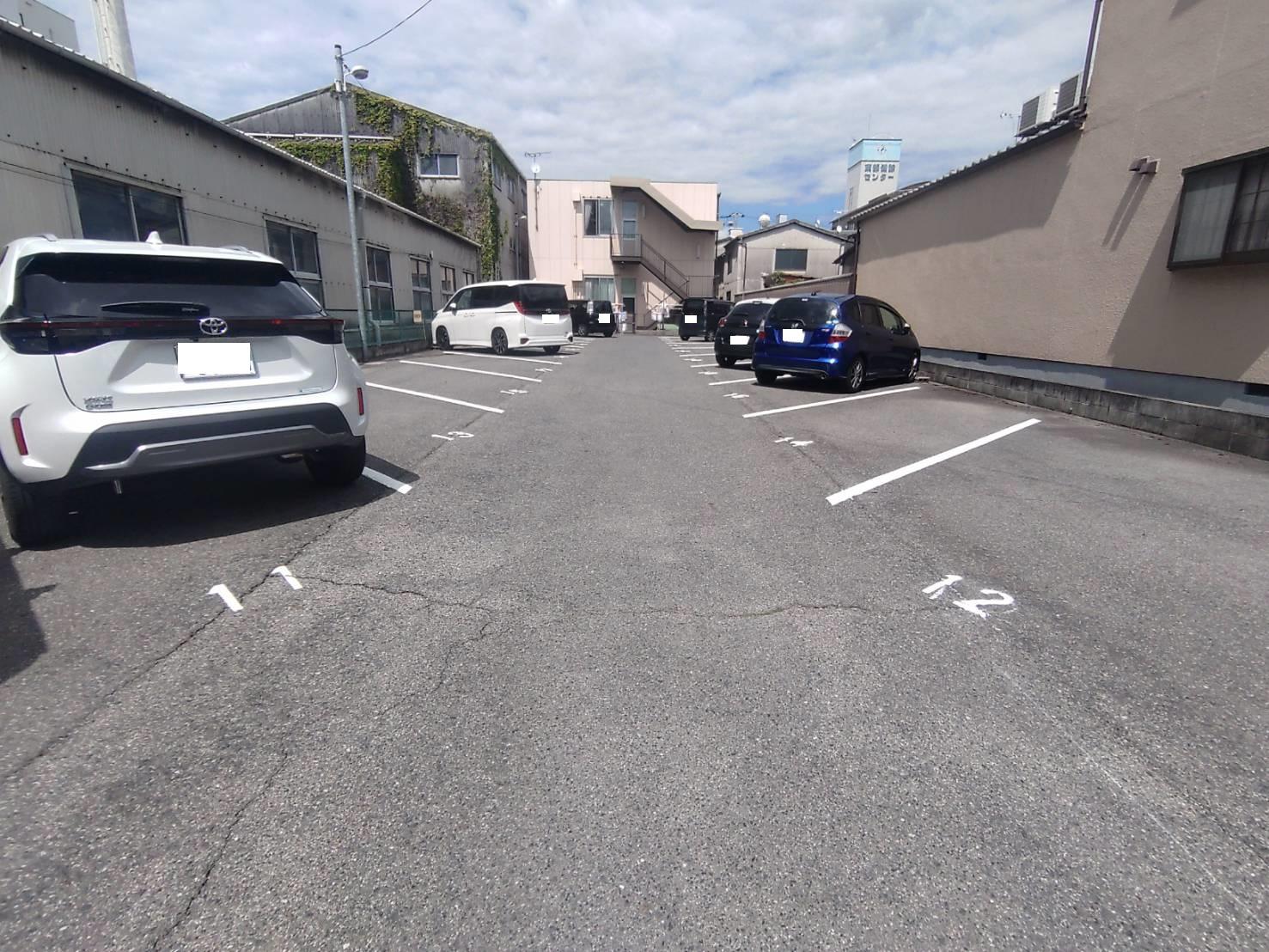 岡本ガレージの外観・駐車場イメージ2枚目