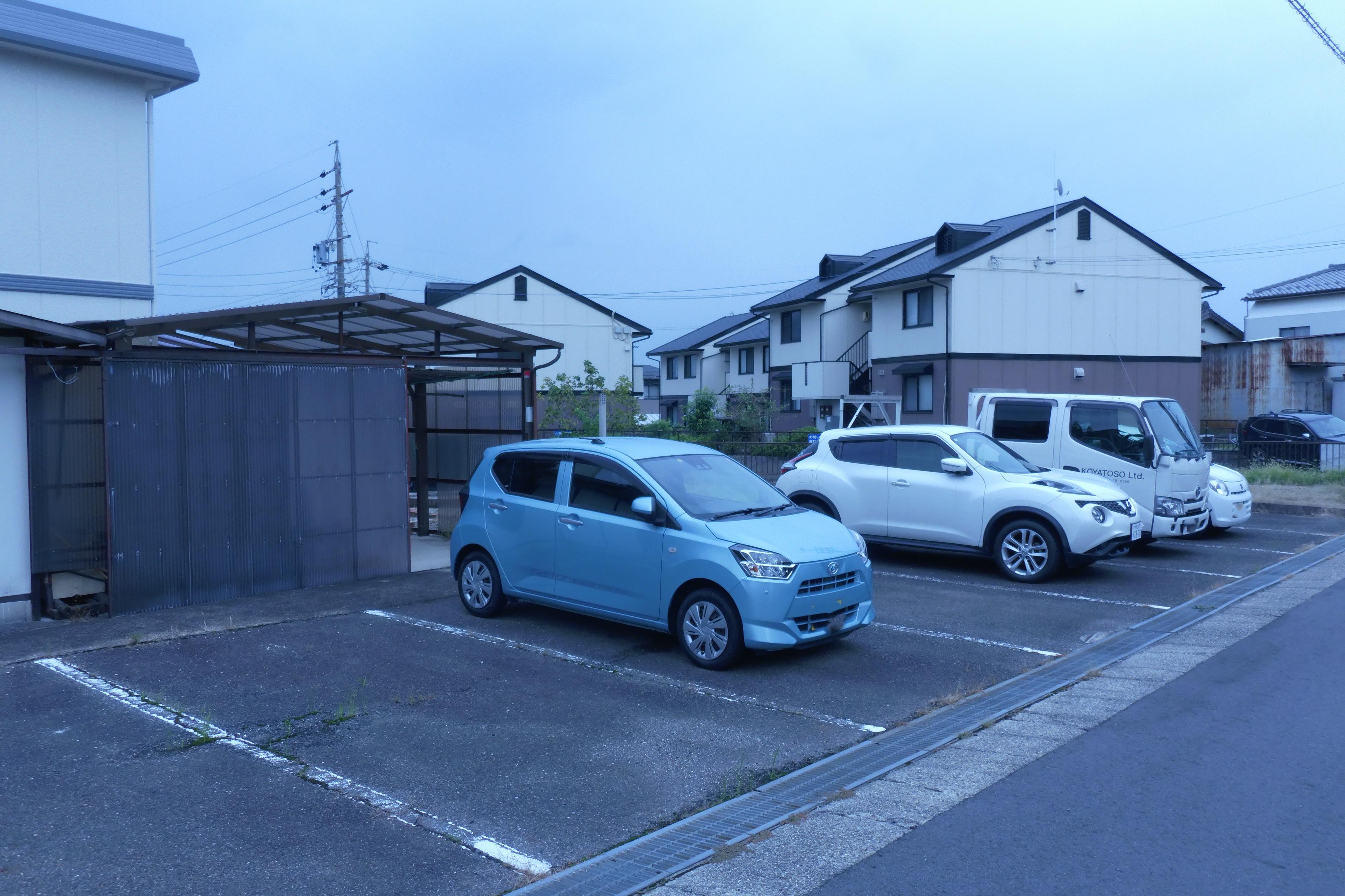320043の外観・駐車場イメージ1枚目