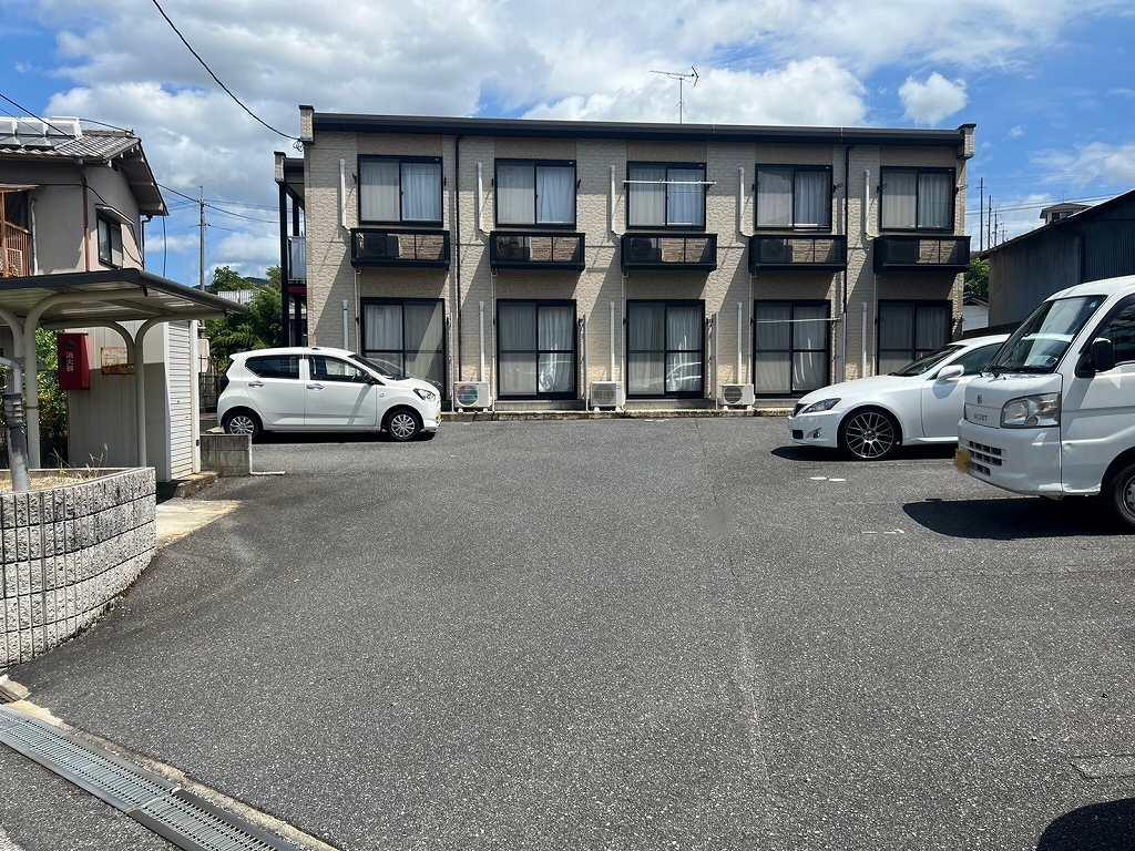 Ｙカネミツ　二番館(30616)の外観・駐車場イメージ1枚目