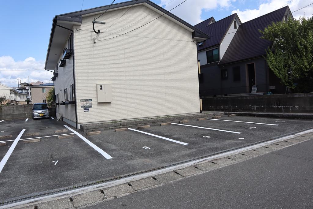 フォブール安田の外観・駐車場イメージ3枚目
