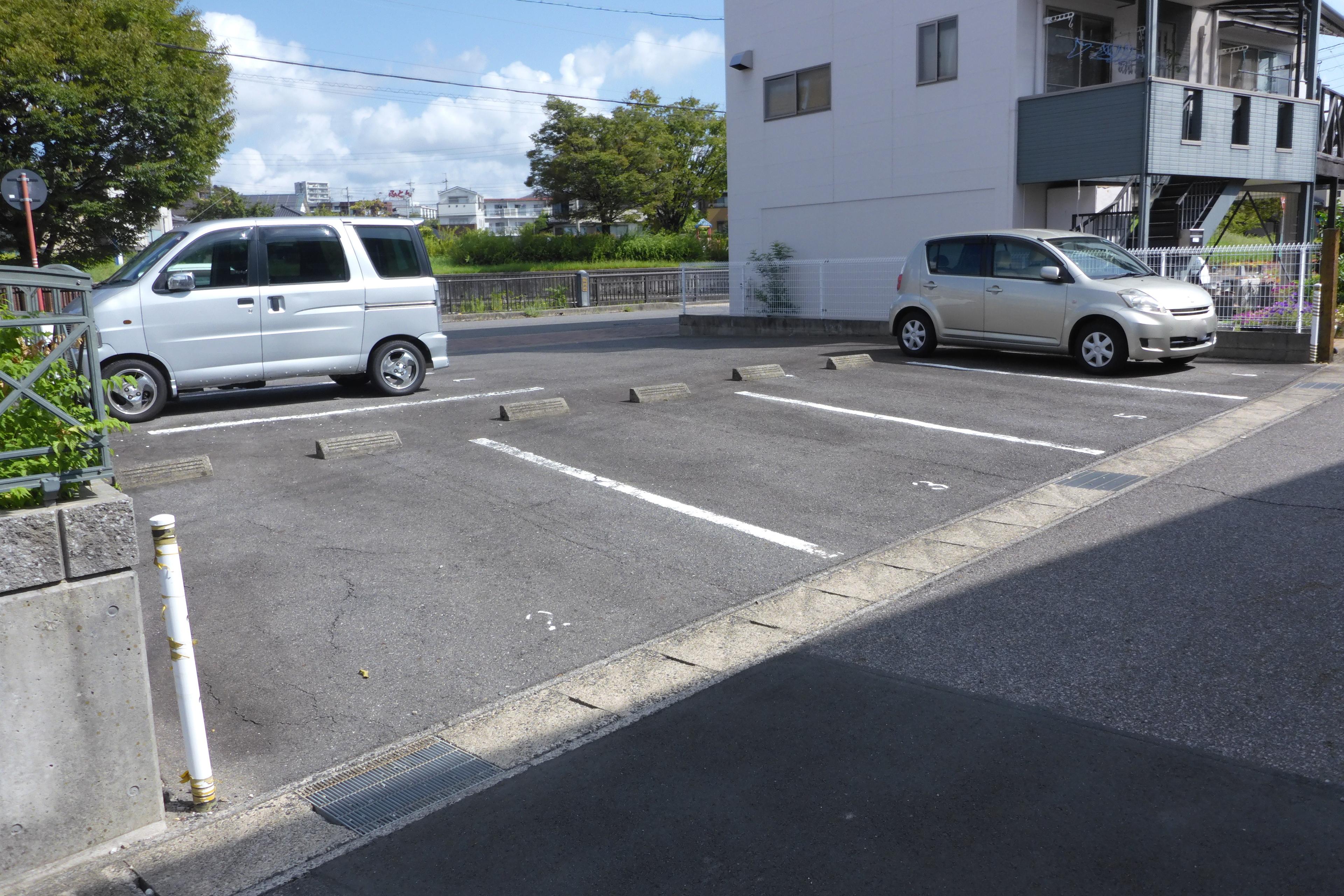 320086の外観・駐車場イメージ1枚目