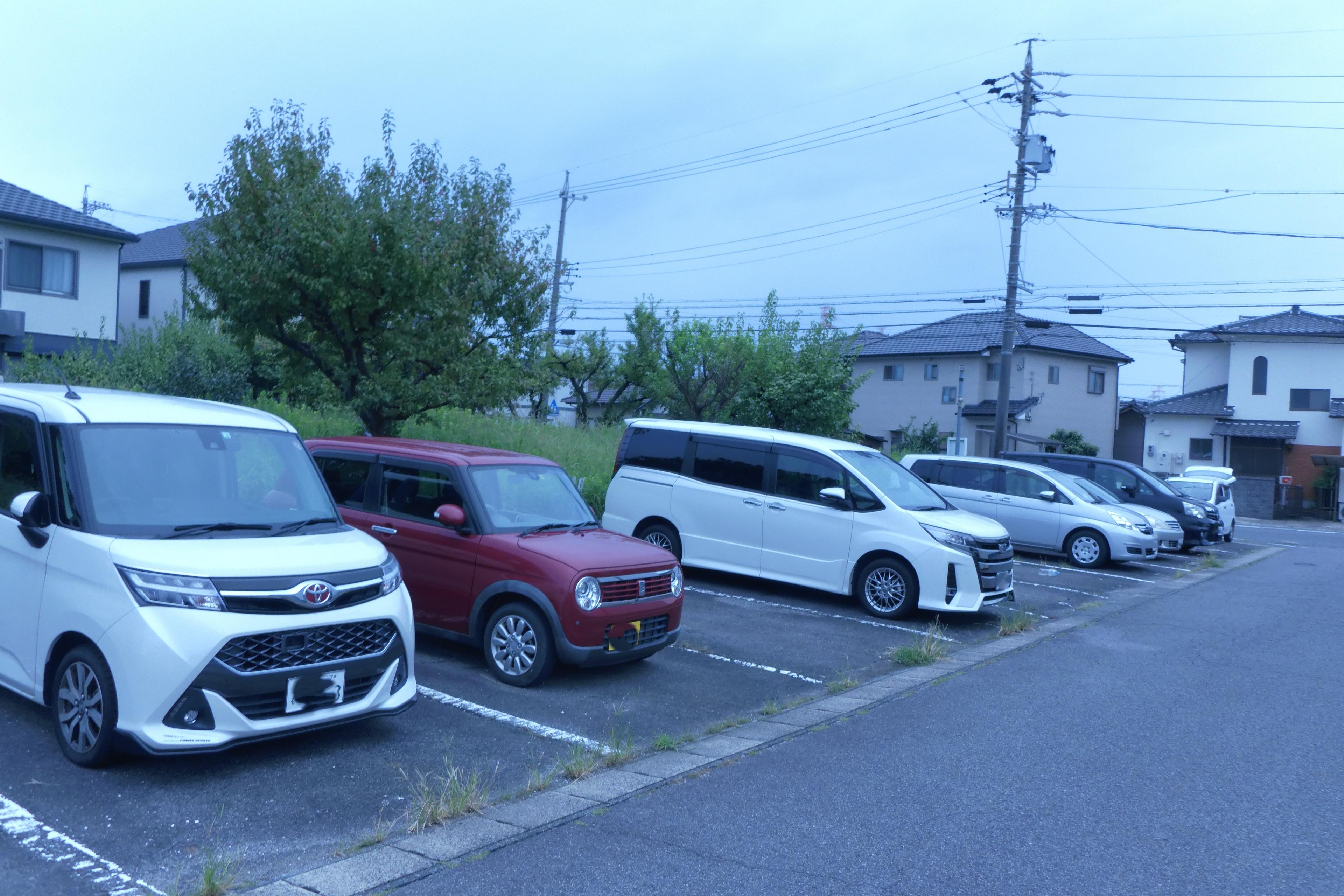 320013の外観・駐車場イメージ2枚目