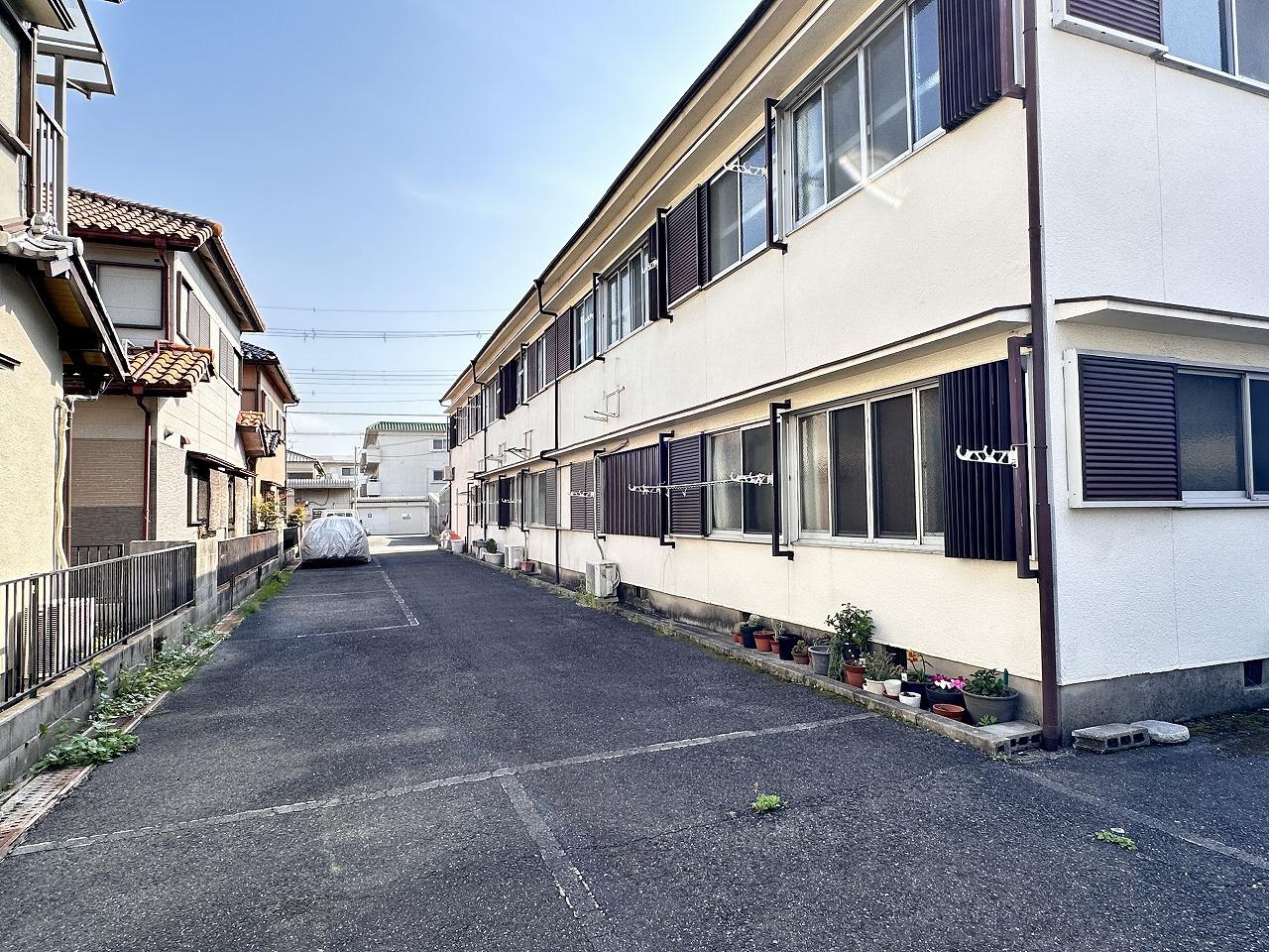 ハイツ弘栄モータープールの外観・駐車場イメージ2枚目