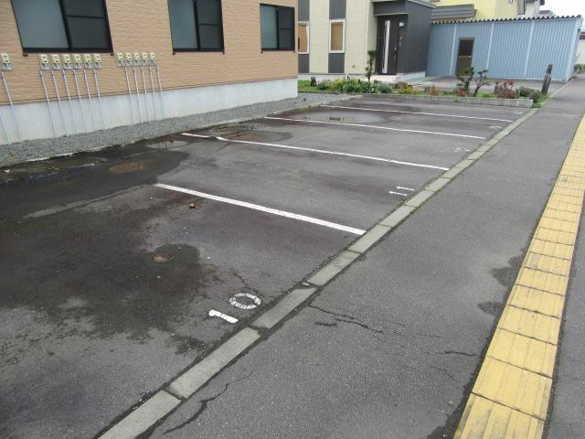 パークハイム(27035)の外観・駐車場イメージ2枚目
