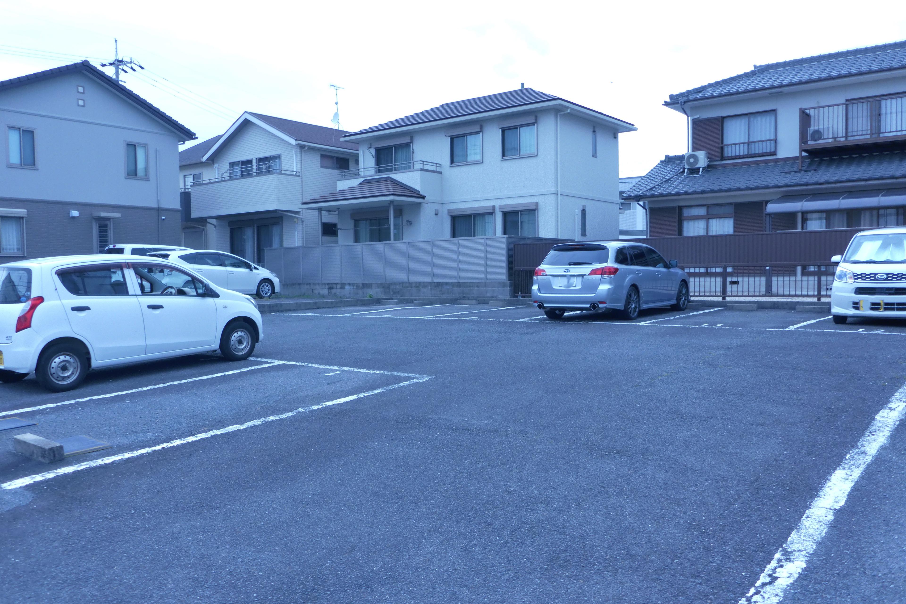 320044の外観・駐車場イメージ2枚目