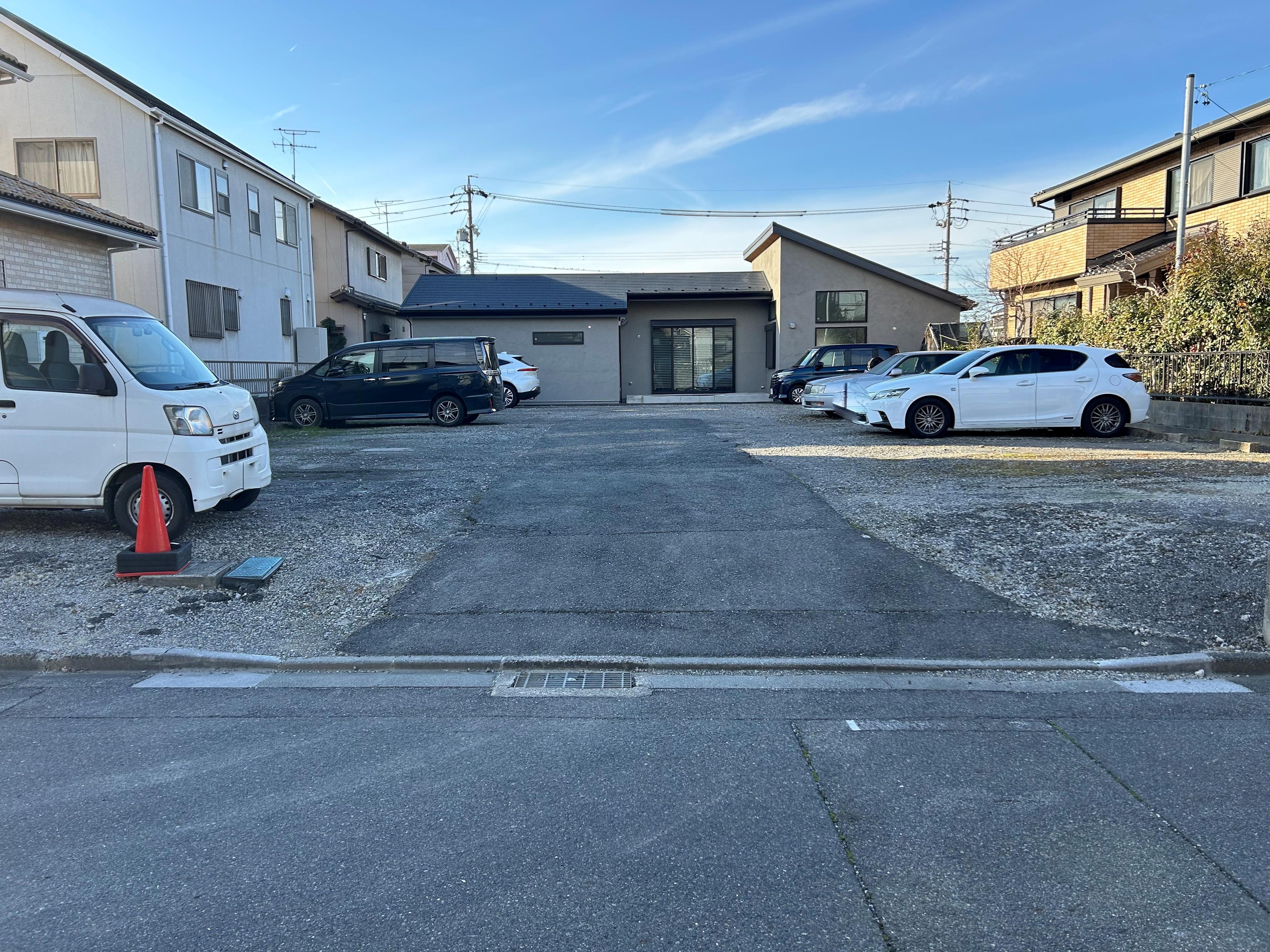 000099の外観・駐車場イメージ1枚目