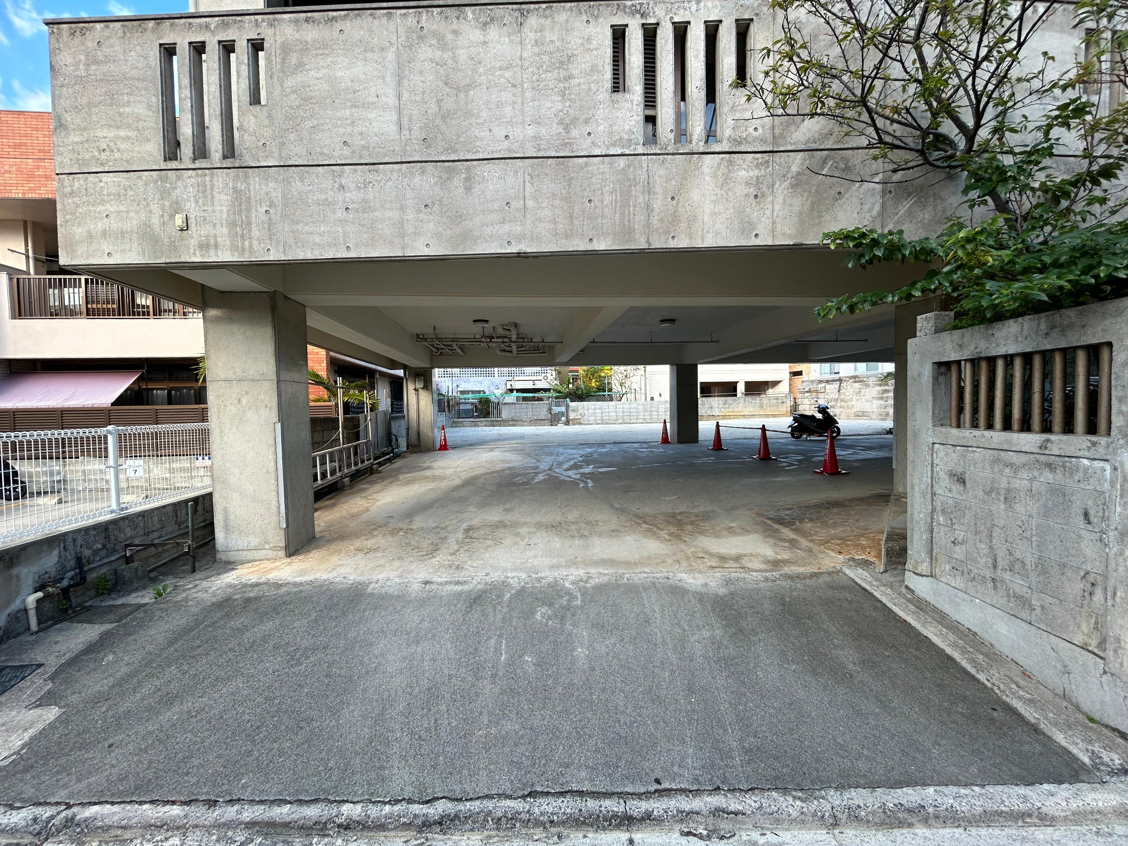 ヒガ駐車場の外観・駐車場イメージ3枚目