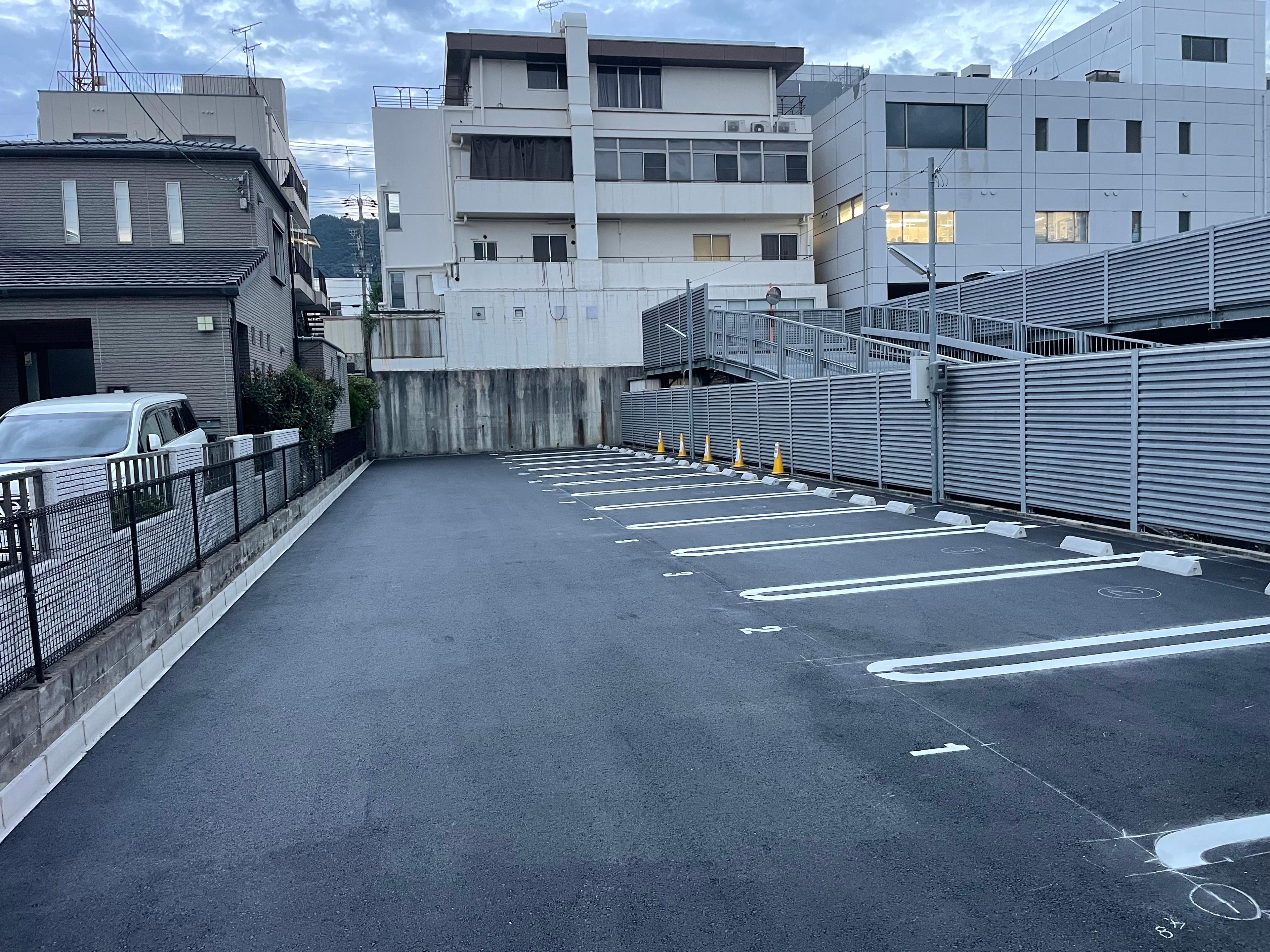 林 東ガレージの外観・駐車場イメージ1枚目